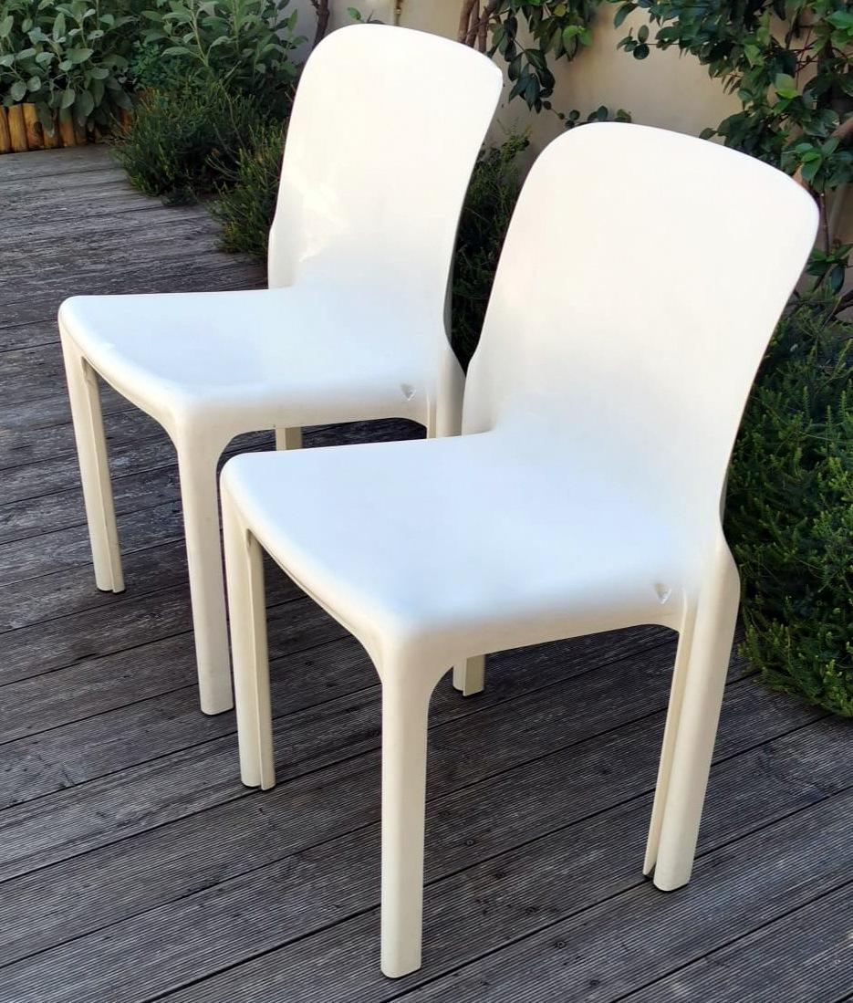 Polyester Italian Artemide Design Vico Magistretti 6 Chairs Model Selene For Sale