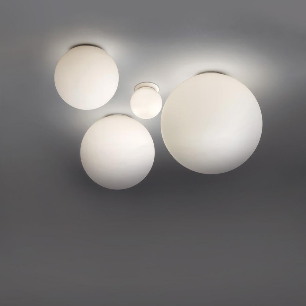Artemide Dioscuri 35 E26 Wall & Ceiling Lamp in White by Michele De Lucchi In Excellent Condition For Sale In Hicksville, NY