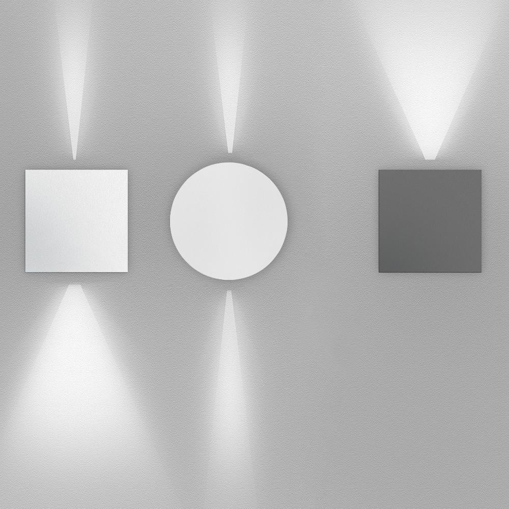 Italian Artemide Effetto Square 3000K Wall Light with One Large Beam in White For Sale
