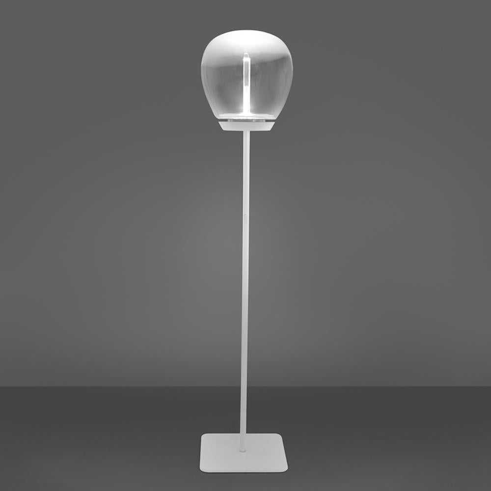 Available in all formats and three body sizes, Empatia is marriage of art and science.

The hand-blown glass diffuser displays an ombré progression of opacity from transparent to frosted from base to top allowing efficient light diffusion without