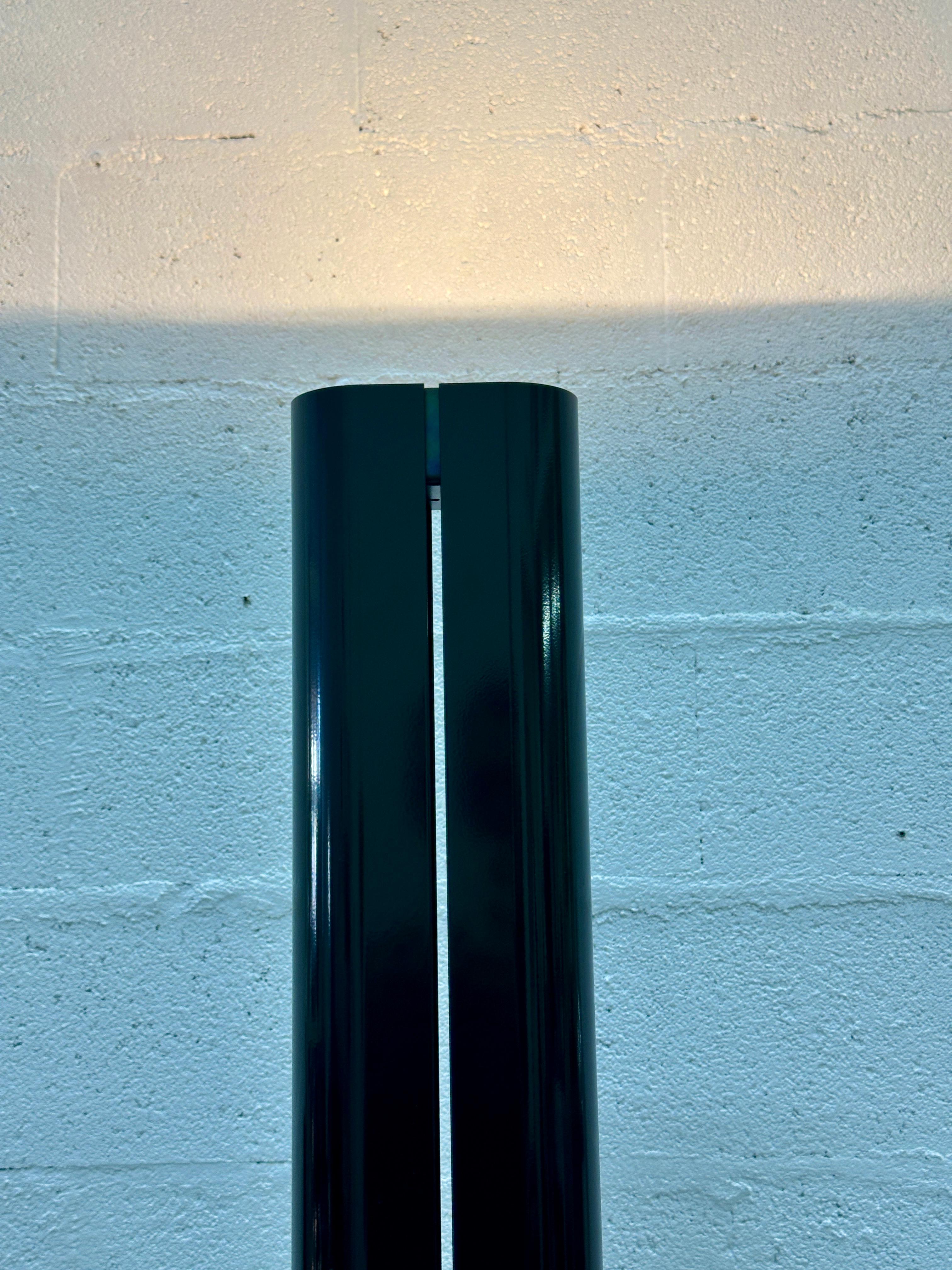Artemide Gianfranco Frattini Lámpara de pie Megaron Diseño moderno italiano 1980 en Bueno estado para la venta en Genève, GE