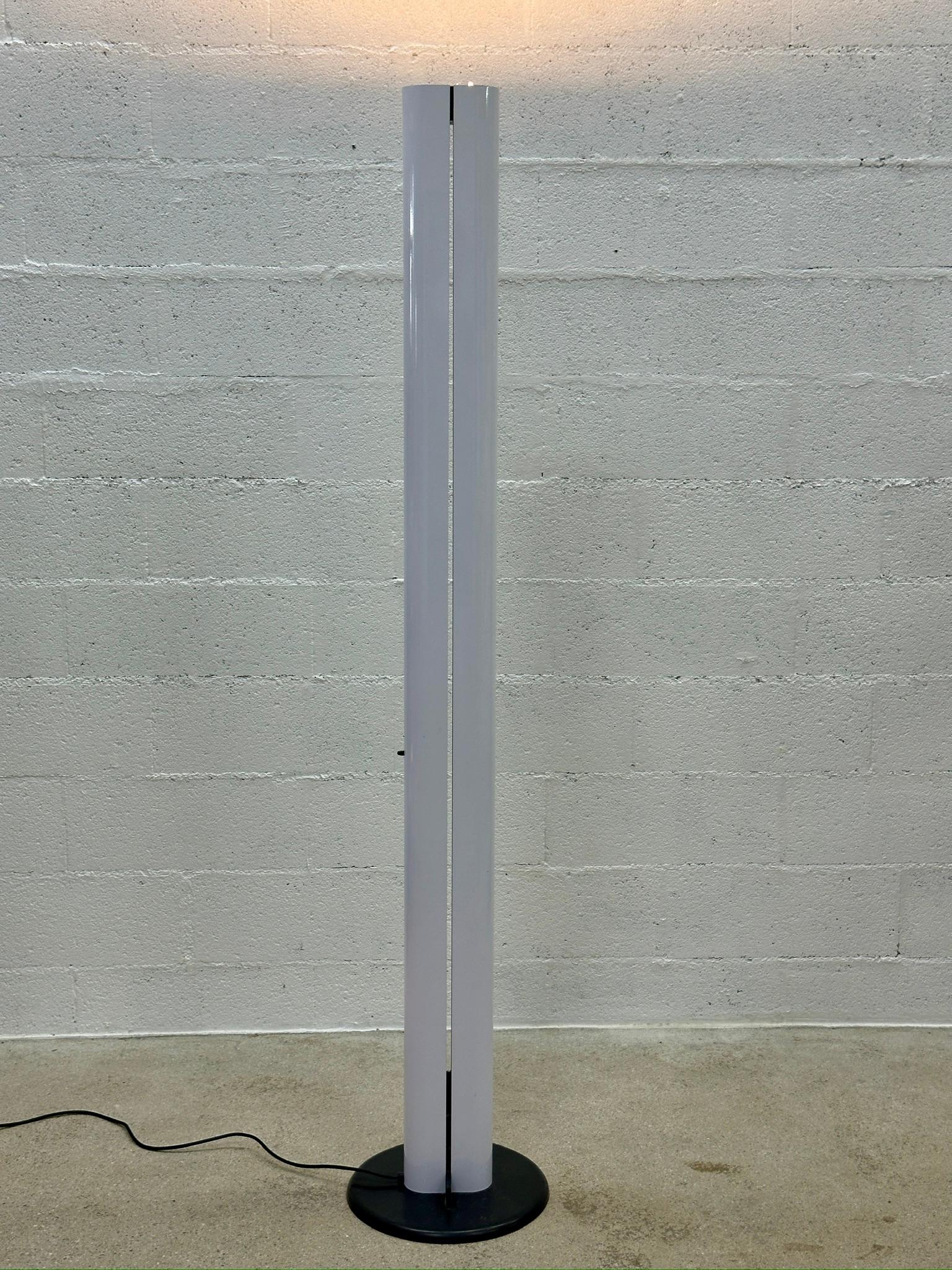 Artemide Gianfranco Frattini Lámpara de pie Megaron Diseño moderno italiano 1980 Metal en venta