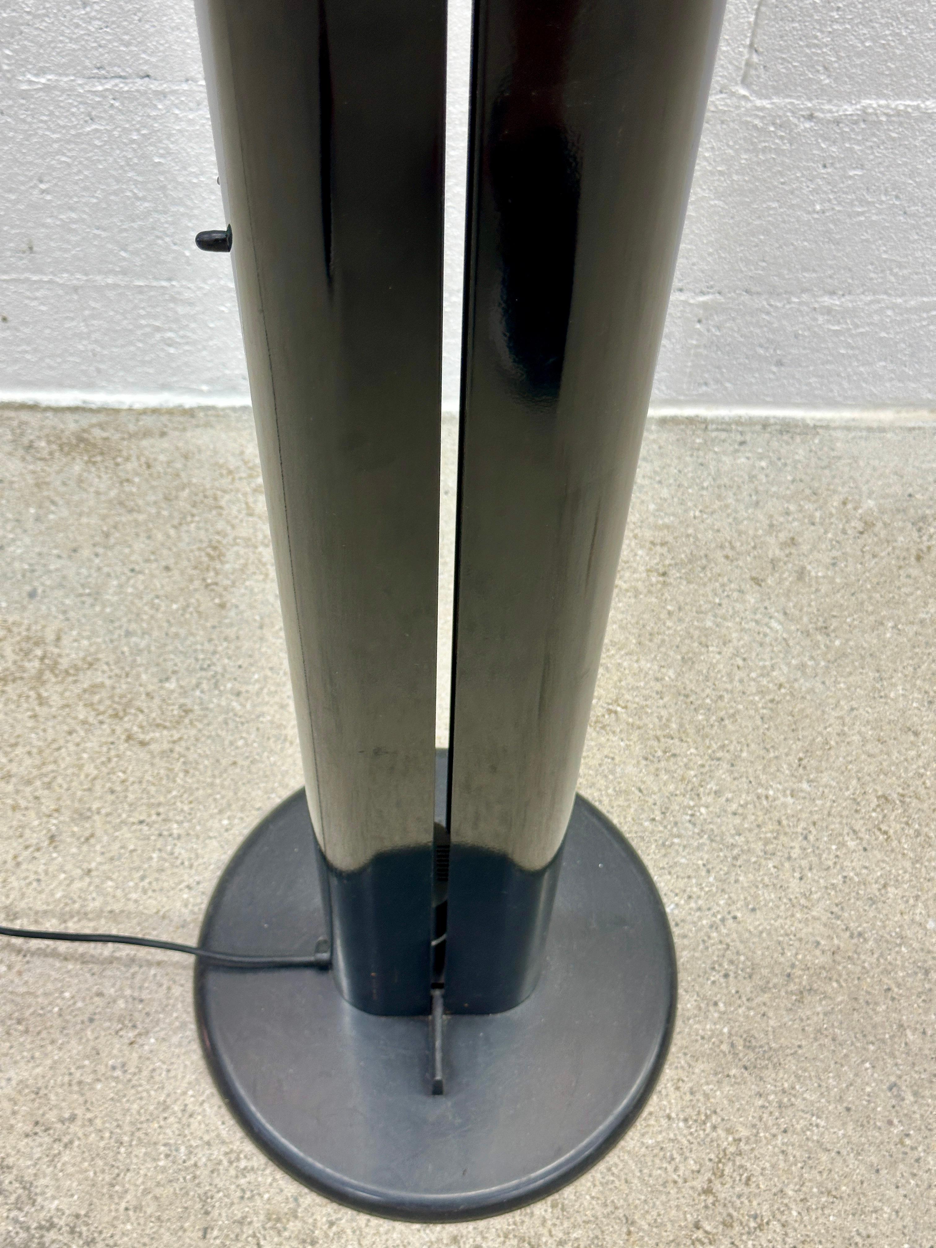 Artemide Gianfranco Frattini Lámpara de pie Megaron Diseño moderno italiano 1980 Metal en venta