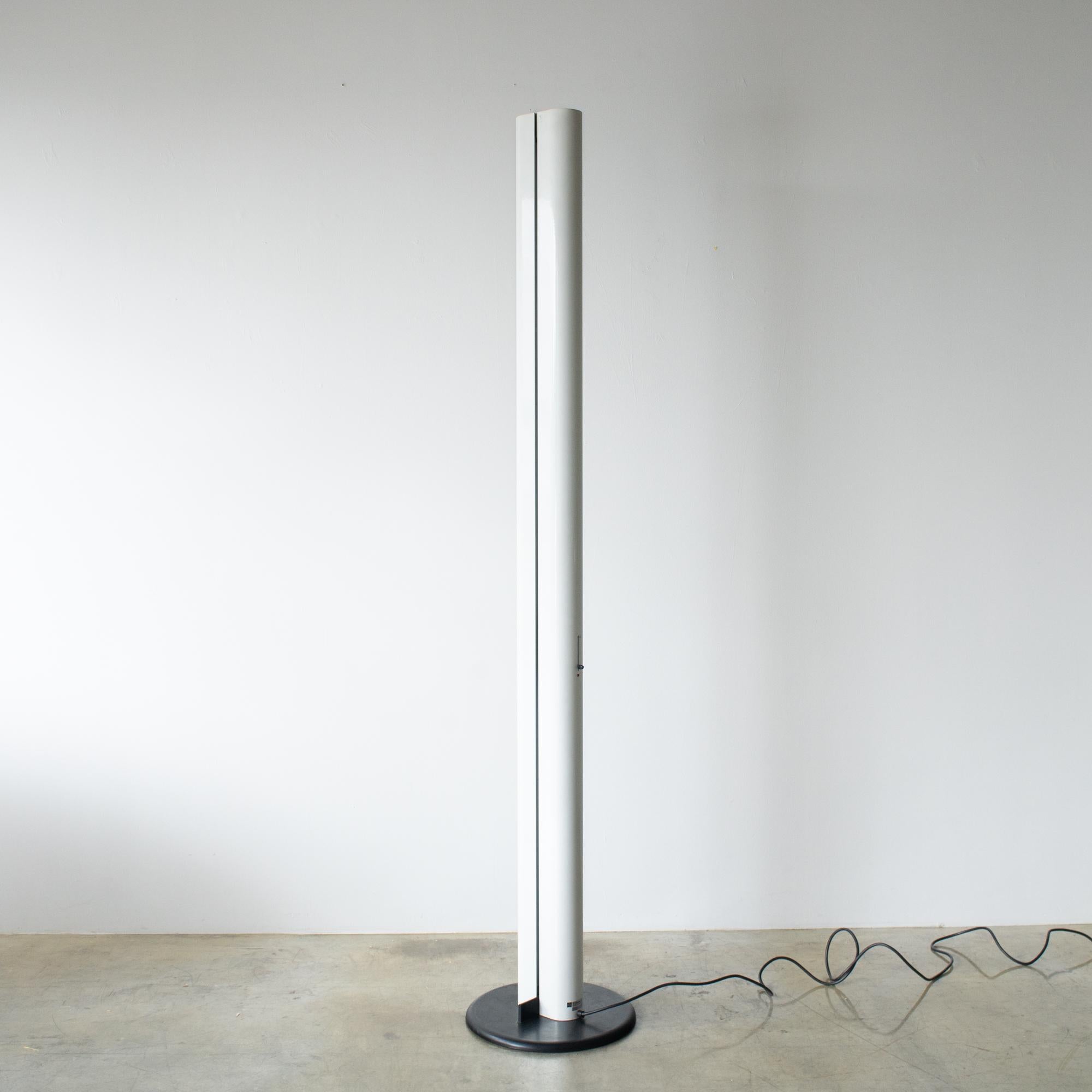 Space Age Artemide Gianfranco Frattini Megaron lampada da terra design moderno italiano in vendita