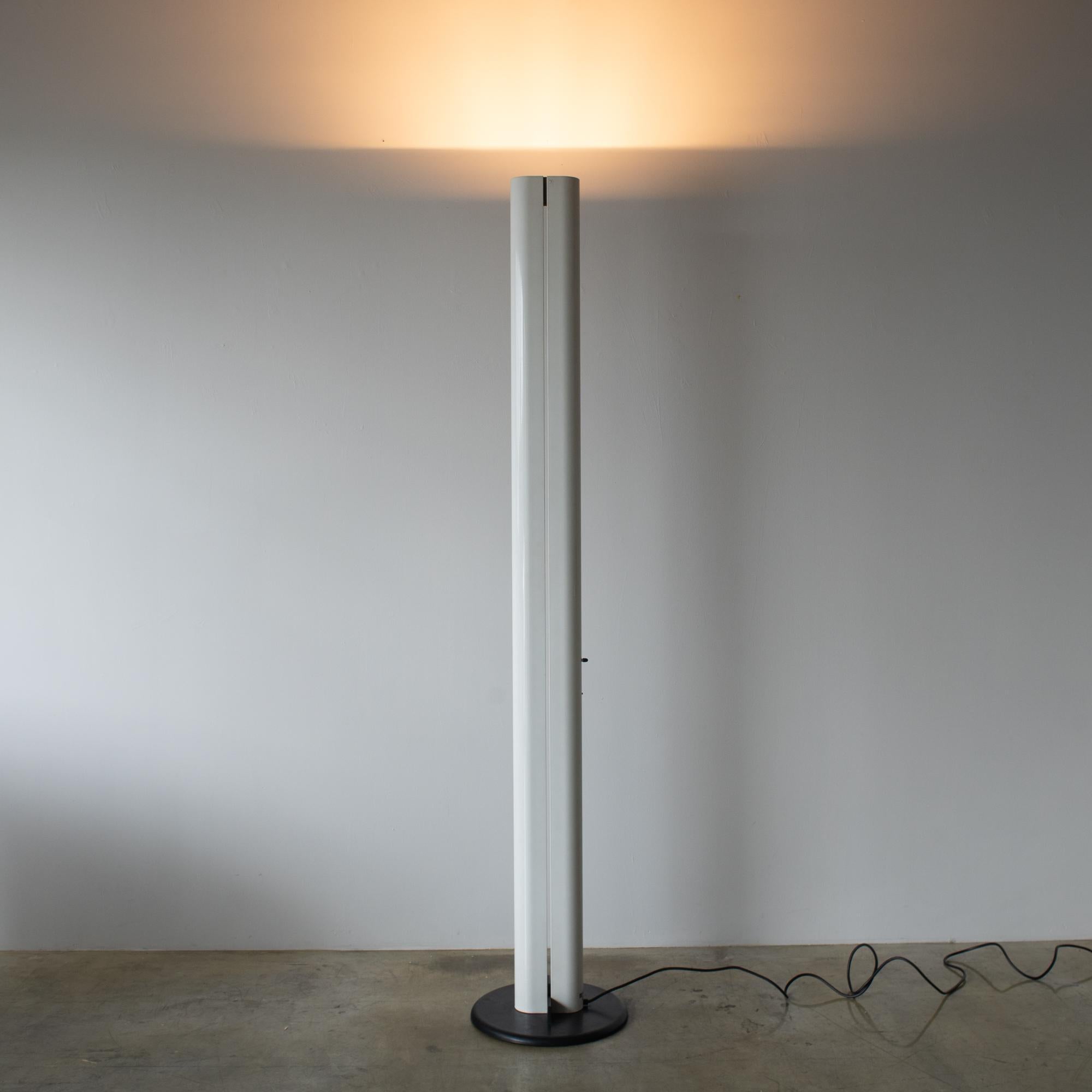 Italiano Artemide Gianfranco Frattini Megaron lampada da terra design moderno italiano in vendita