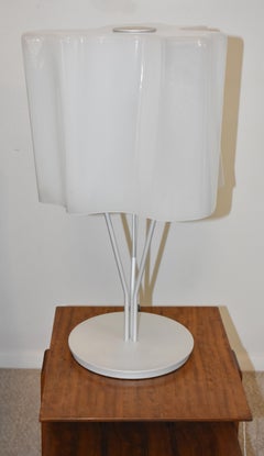 Lampe de bureau italienne Logo de Artemide