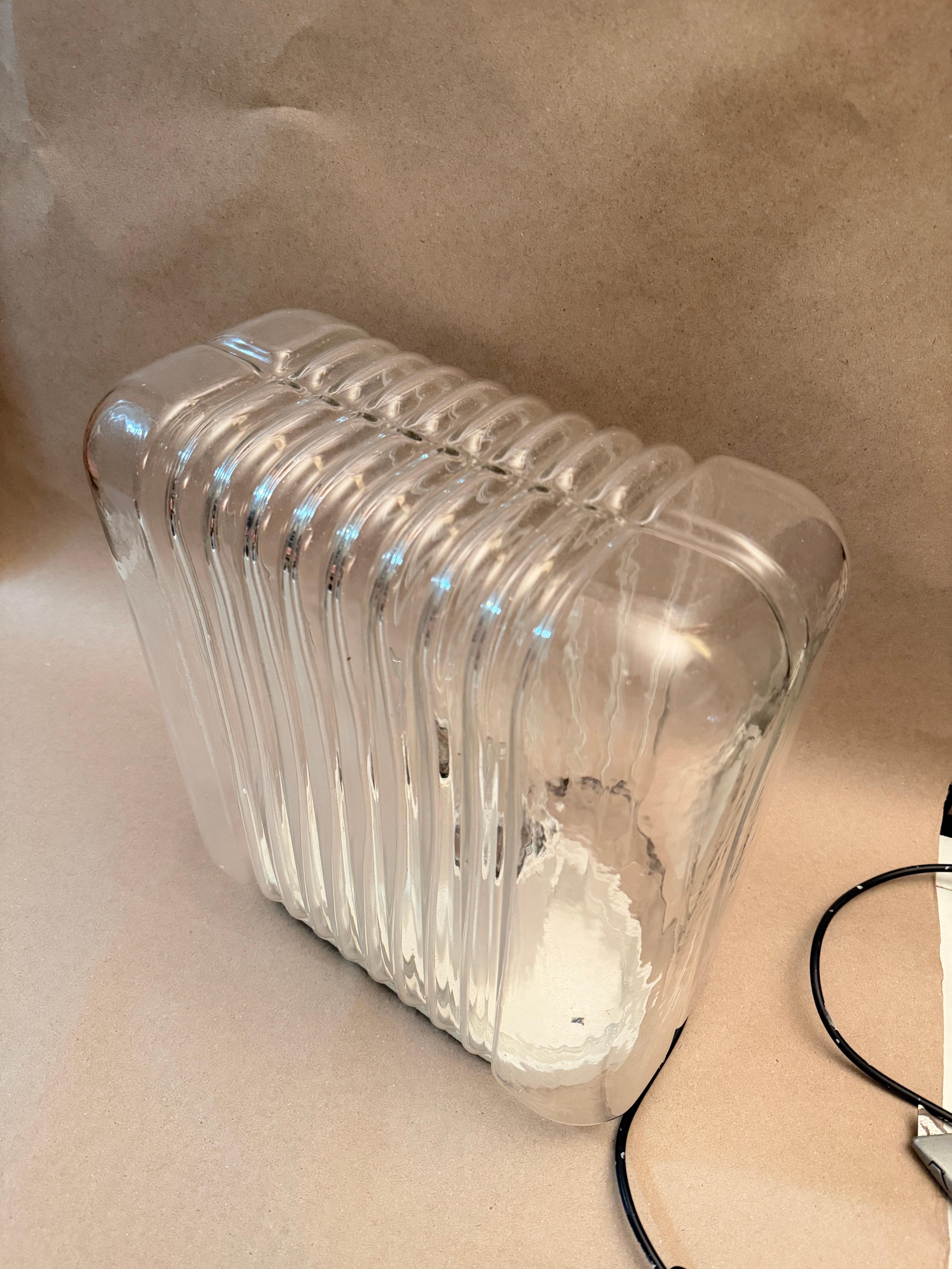 Angelo Mangiarotti
Artemide
Italia, 1978
vidrio moldeado, aluminio esmaltado
14¾ h × 13½ w × 6¾ d in (37 × 34 × 17 cm)