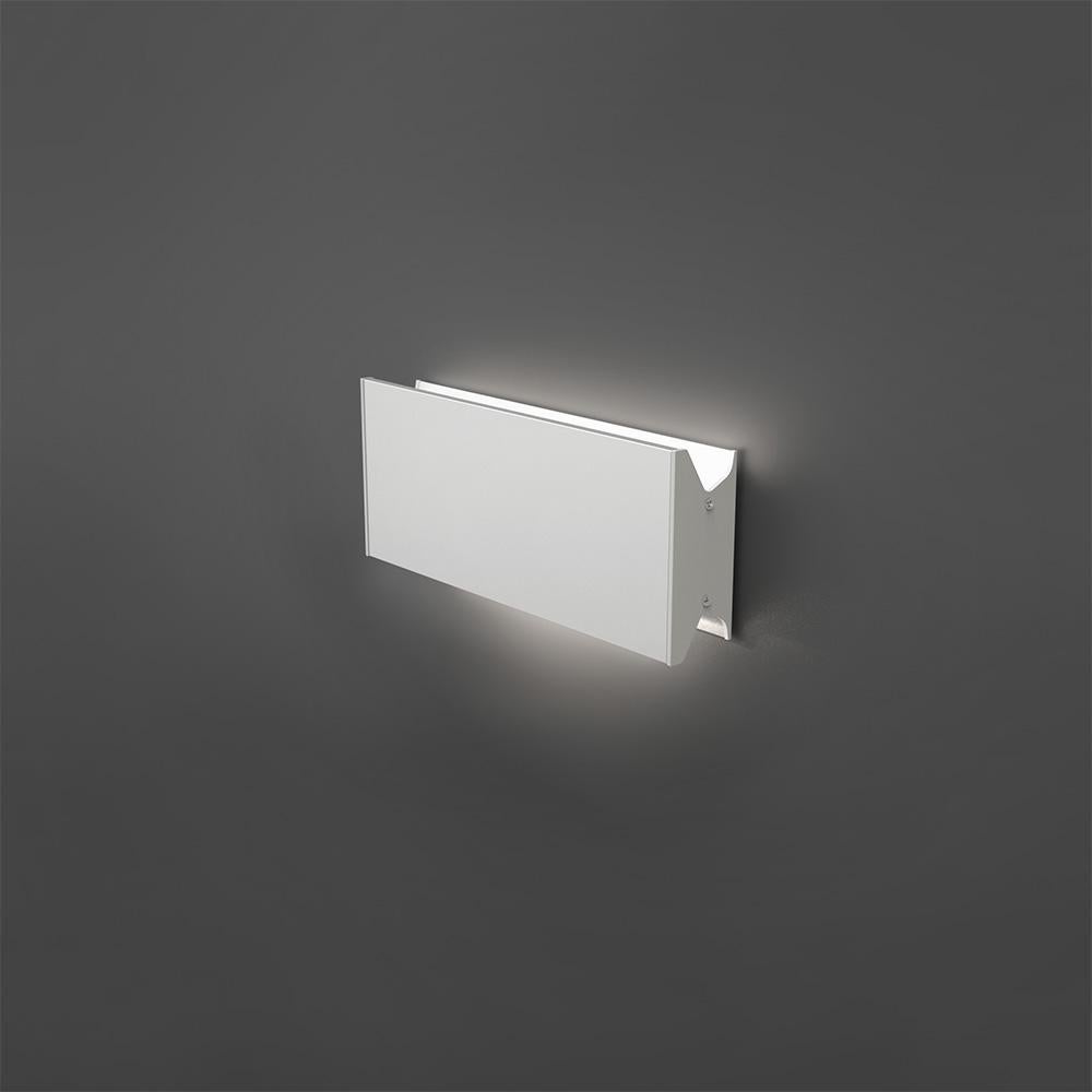 Wall or ceiling mounted luminaire for direct, indirect or direct/indirect lighting.

Extruded aluminum body in textured white or textured anthracite finish with aluminum end caps matched to body. Available in 4 lengths.

Fixture is designed to cover