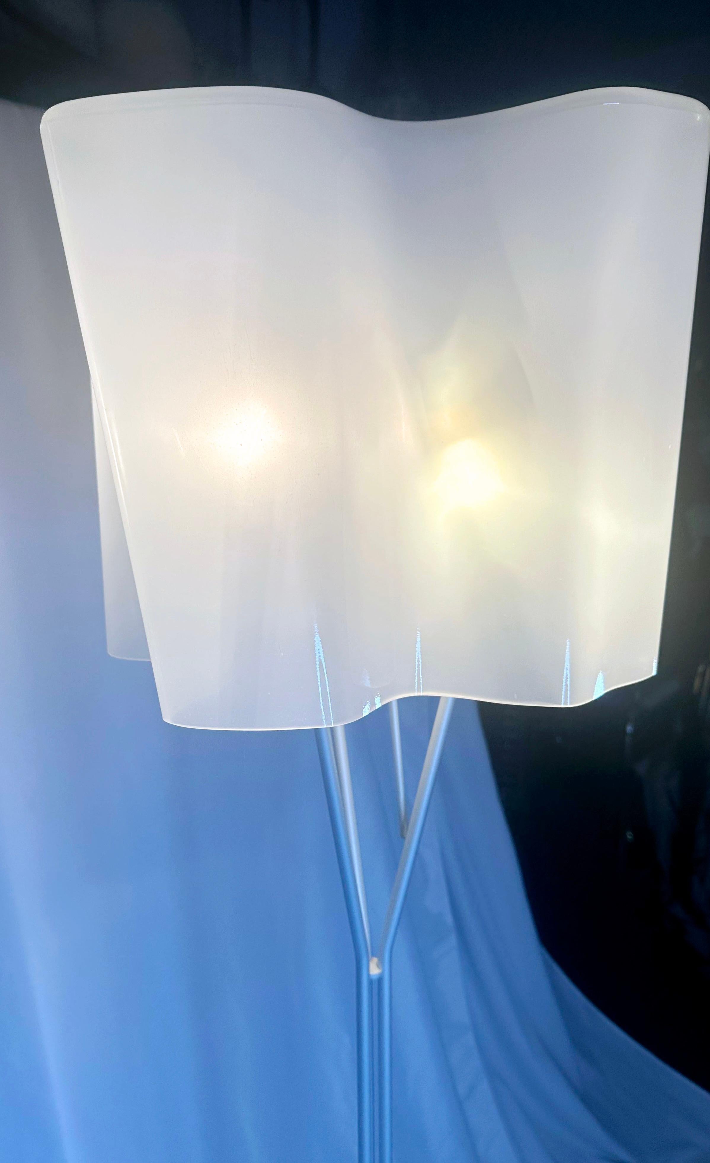Artemide logico intuitive Stehlampe mit mundgeblasenem Glas  im Angebot 1