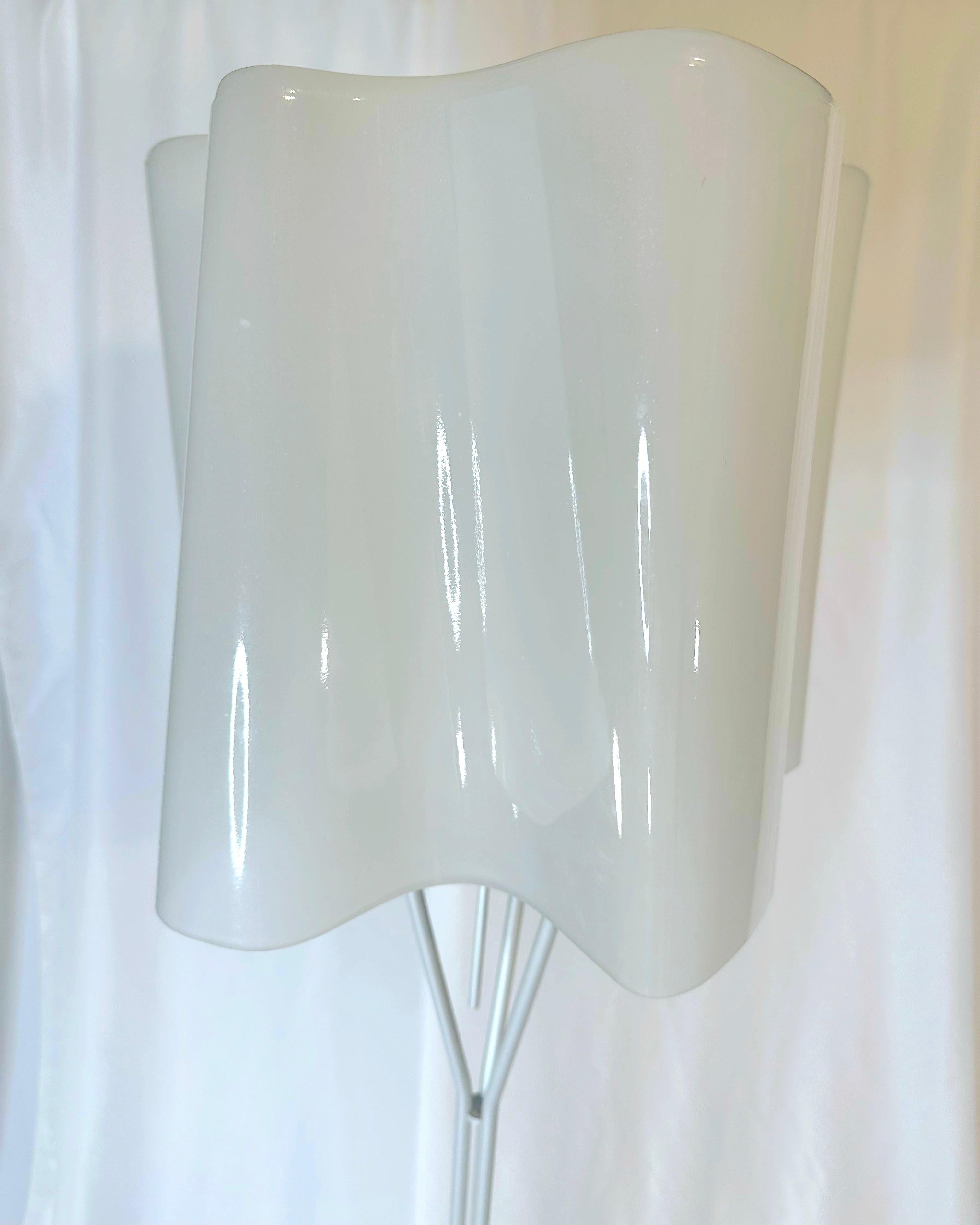 Lampadaire logiquement intuitif Artemide avec verre soufflé à la main  en vente 2