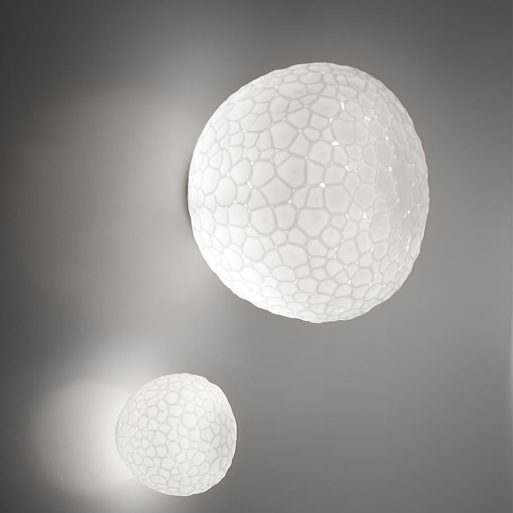 Artemide Meteorite 15 Halogen Wall & Ceiling Light in White by Pio & Tito Toso In Excellent Condition In Hicksville, NY