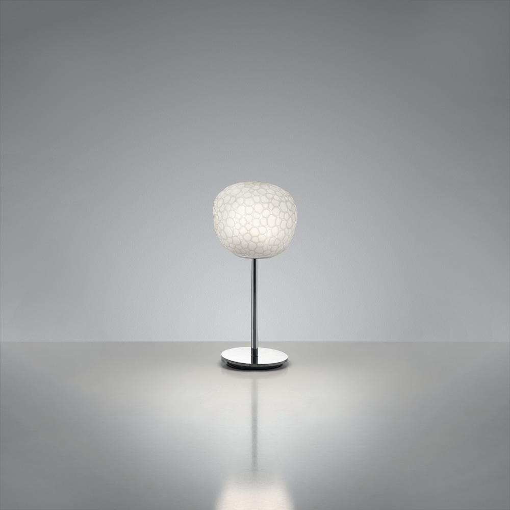 Moderne Artemide lampe de bureau Meteorite 35 à gradation E26 avec tige en chrome, Pio & Tito to en vente