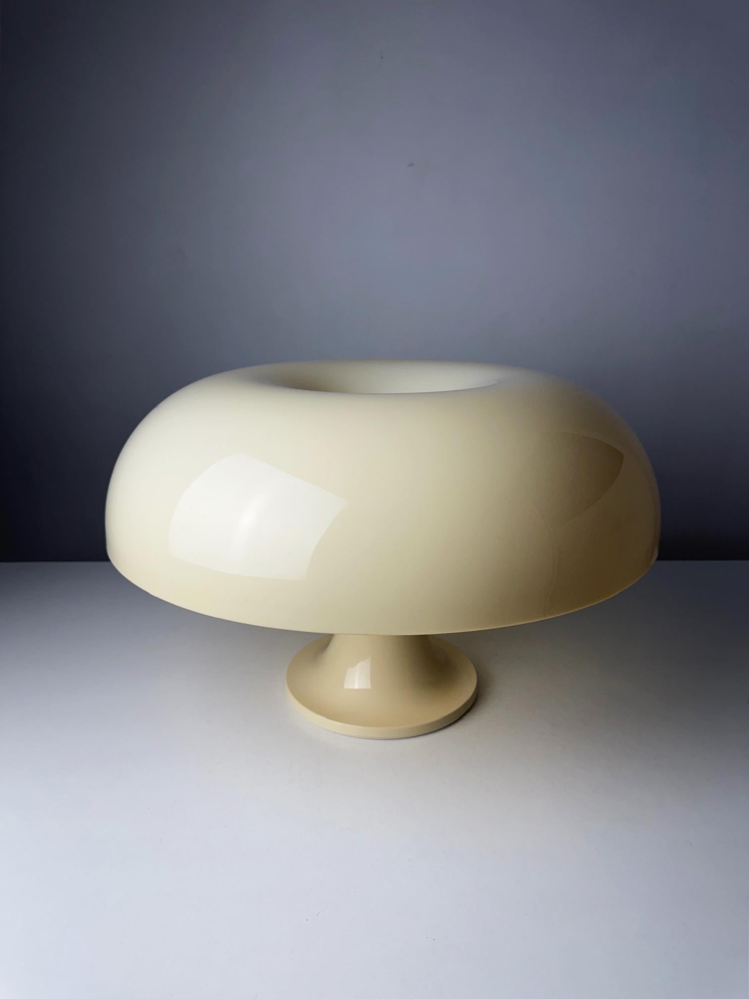 Lámpara Artemide Nesso de Giancarlo Mattioli para G.A.U.C.N. 1970s Italia - 1ª ed. Moderno de mediados de siglo
