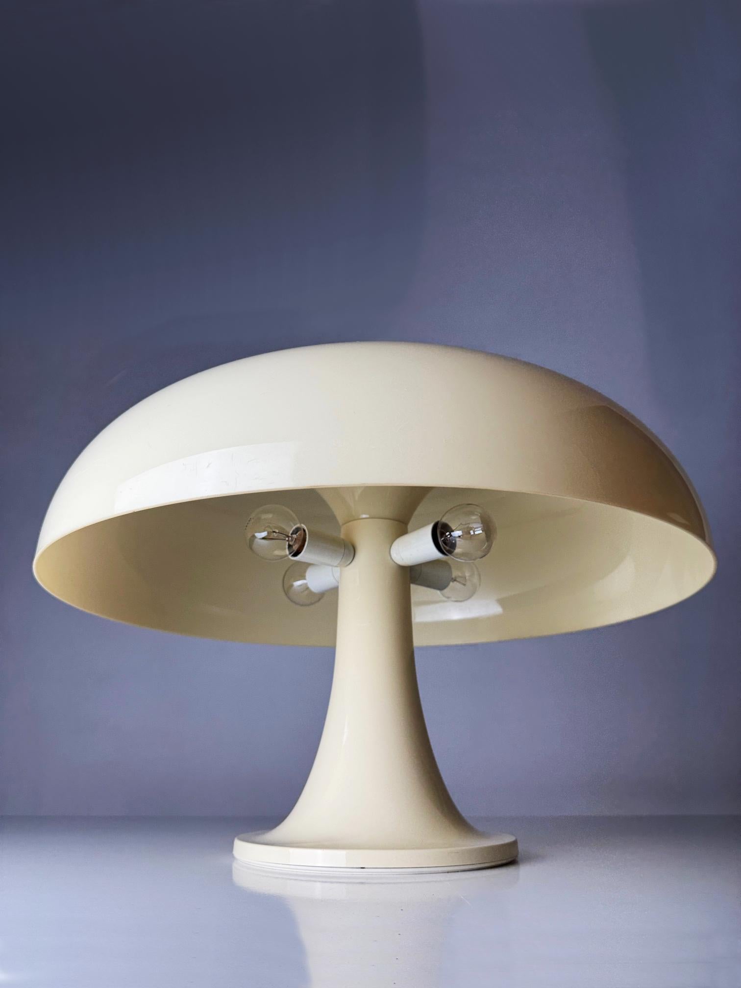 Lámpara Artemide Nesso de Giancarlo Mattioli para G.A.U.C.N. 1970s Italia - 1ª ed. Plástico