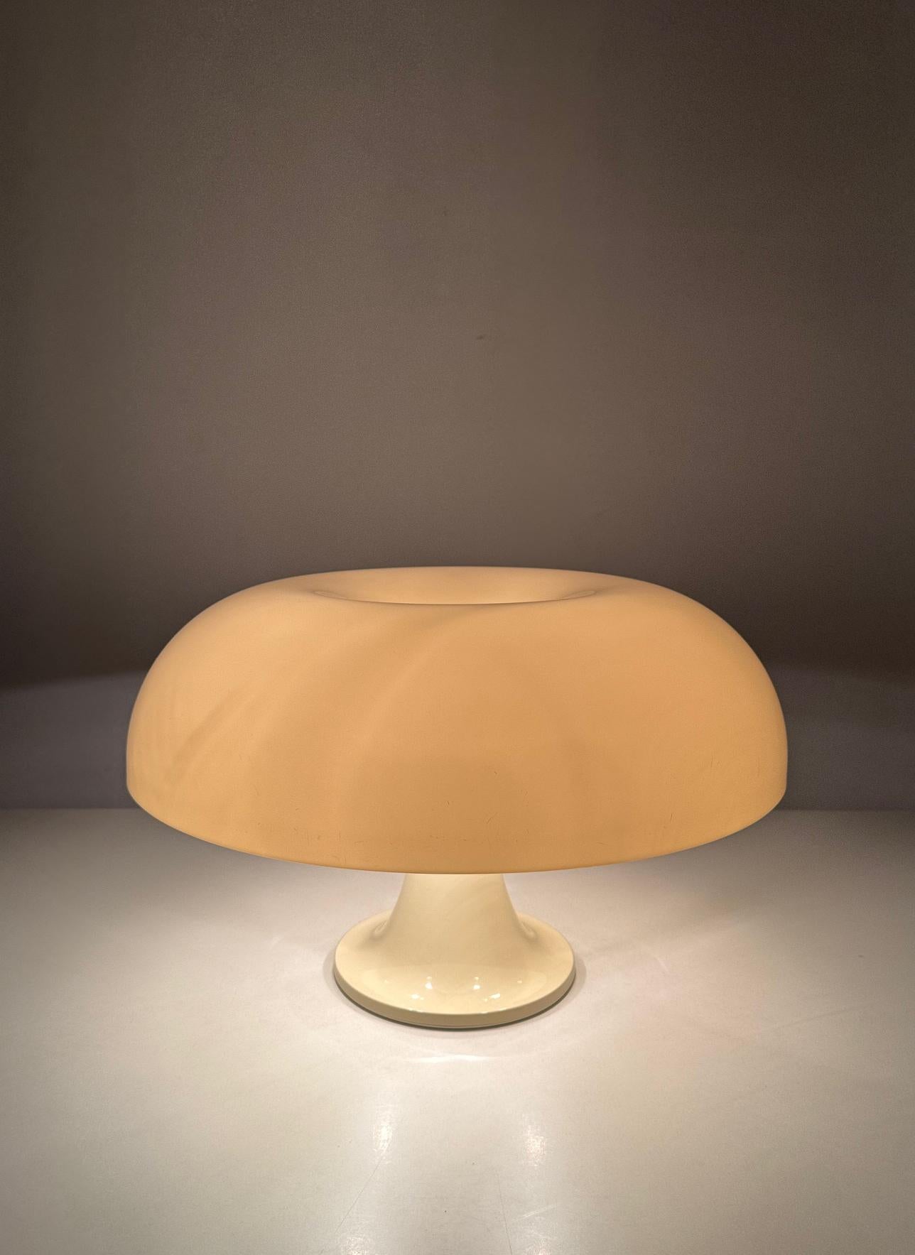 Lámpara Artemide Nesso de Giancarlo Mattioli para G.A.U.C.N. 1970s Italia - 1ª ed. 2