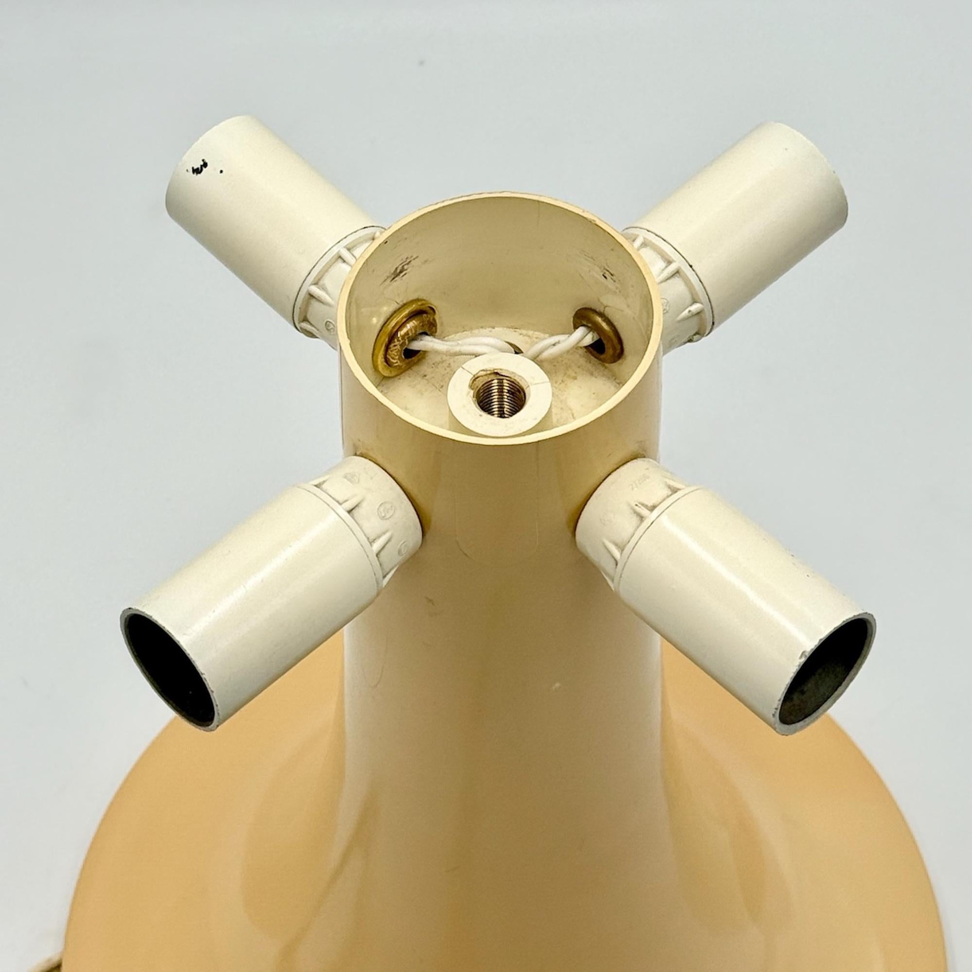 Mid-20th Century Artemide Nesso Lamp Italian 1960s Off White Resin Space Age Design For Sale