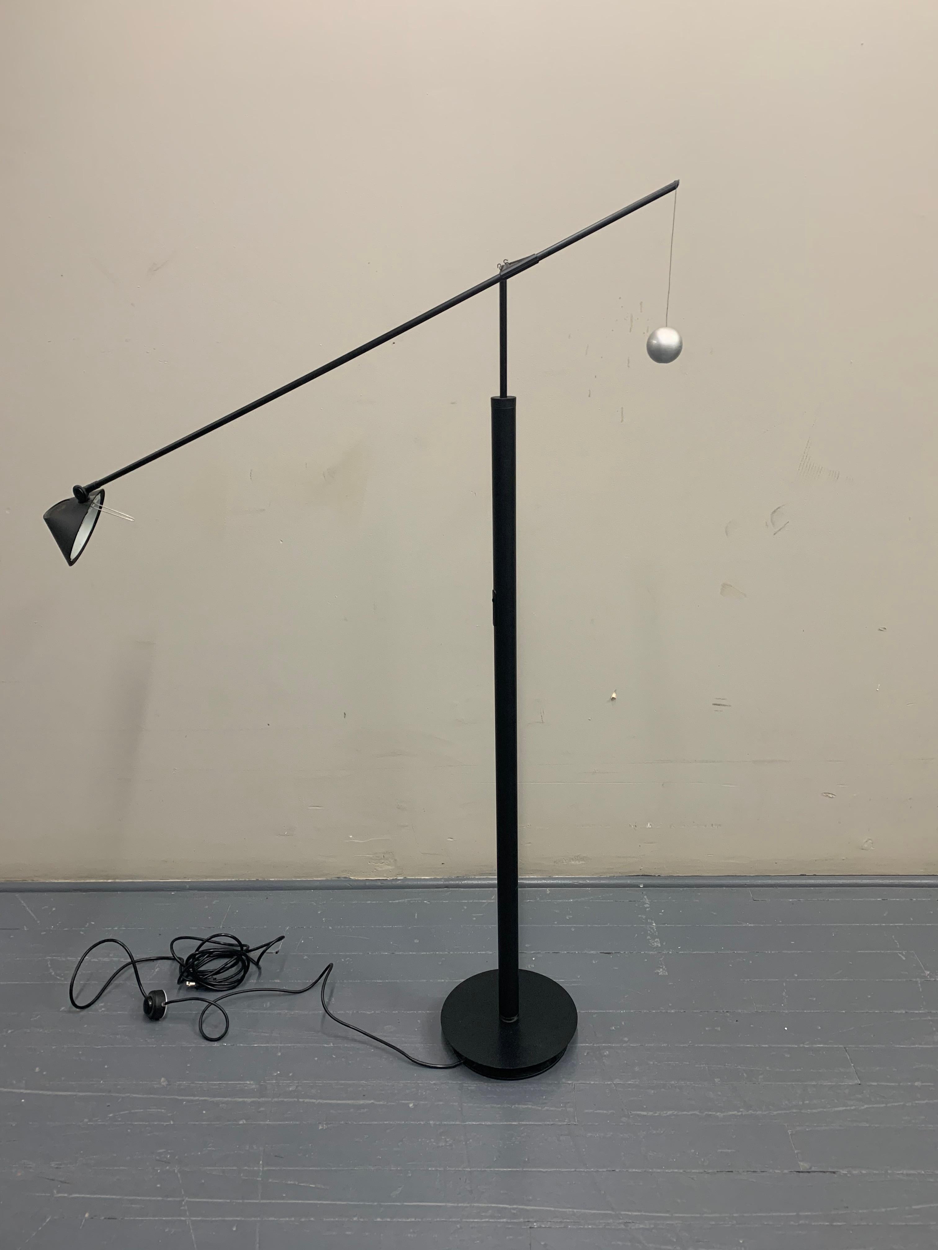 This floor reading lamp Nestore Lettura was designed by Carlo Forcolini 1989 and produced by Artemide, Italy. The table lamp was made of metal black lacquered and plastic. The metal ball acts as counterbalance and the arm is adjustable vertically