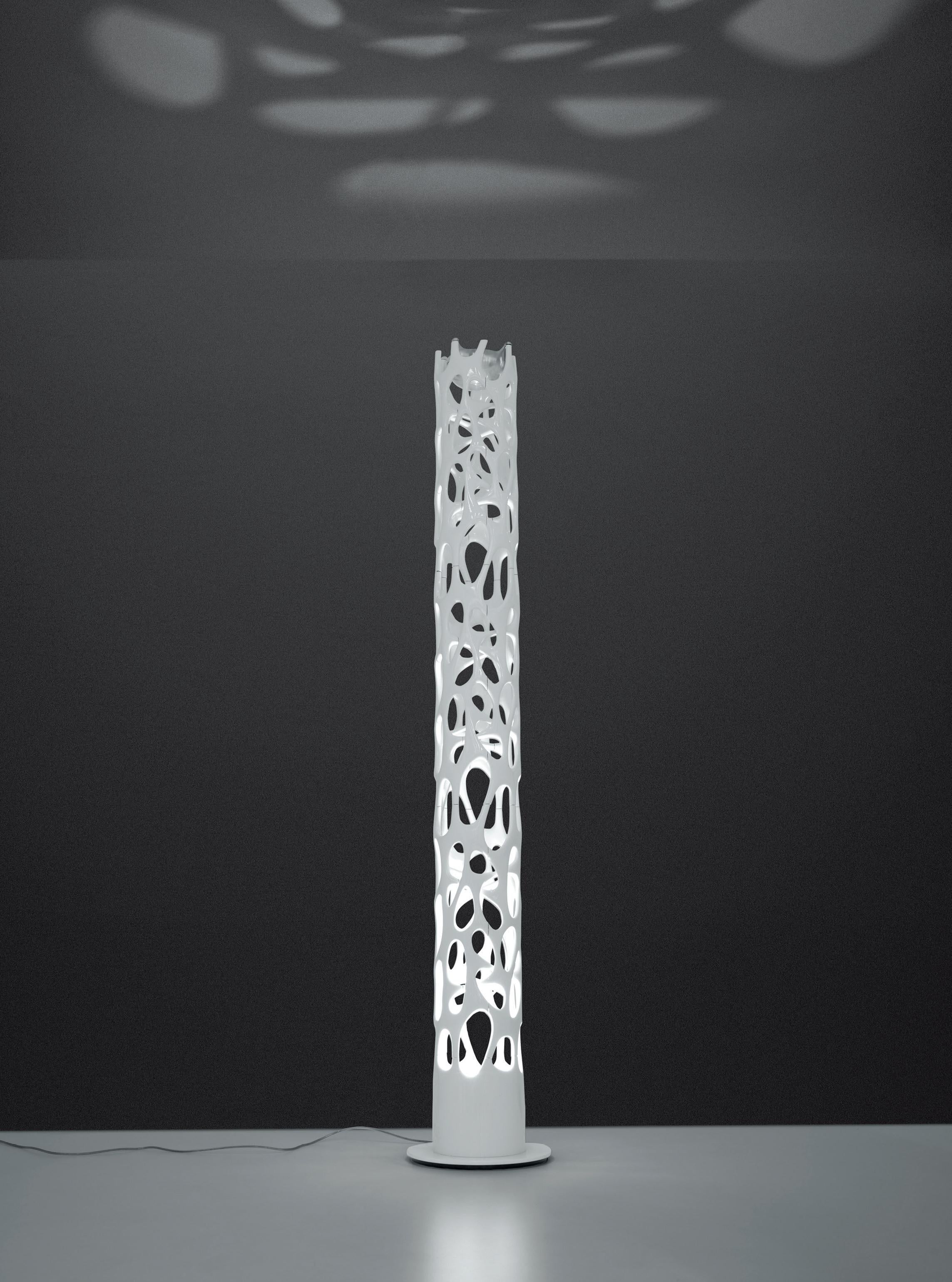 XXIe siècle et contemporain Artemide New Nature LED 30K Lampadaire en blanc par Ross Lovegrove en vente