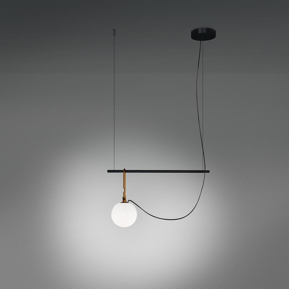 NH is a simple, versatile, practical appliance that can be laid or suspended. A white blown glass sphere slides along a brushed brass ring, which allows it to take different positions and to freely adjust and direct the diffuser. The frame becomes a