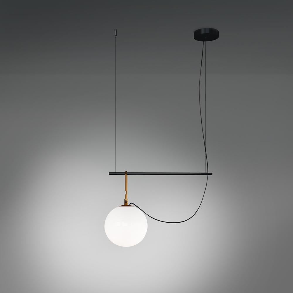 NH is a simple, versatile, practical appliance that can be laid or suspended. A white blown glass sphere slides along a brushed brass ring, which allows it to take different positions and to freely adjust and direct the diffuser. The frame becomes a