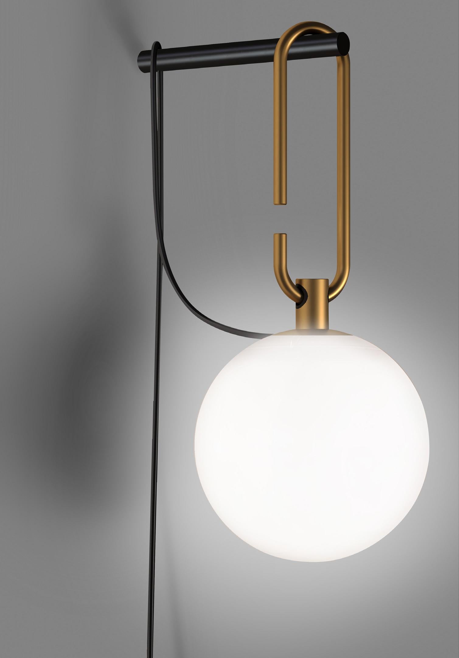 XXIe siècle et contemporain Artemide NH1217 Lampe de table LED en blanc avec anneau en laiton par Neri&HU en vente