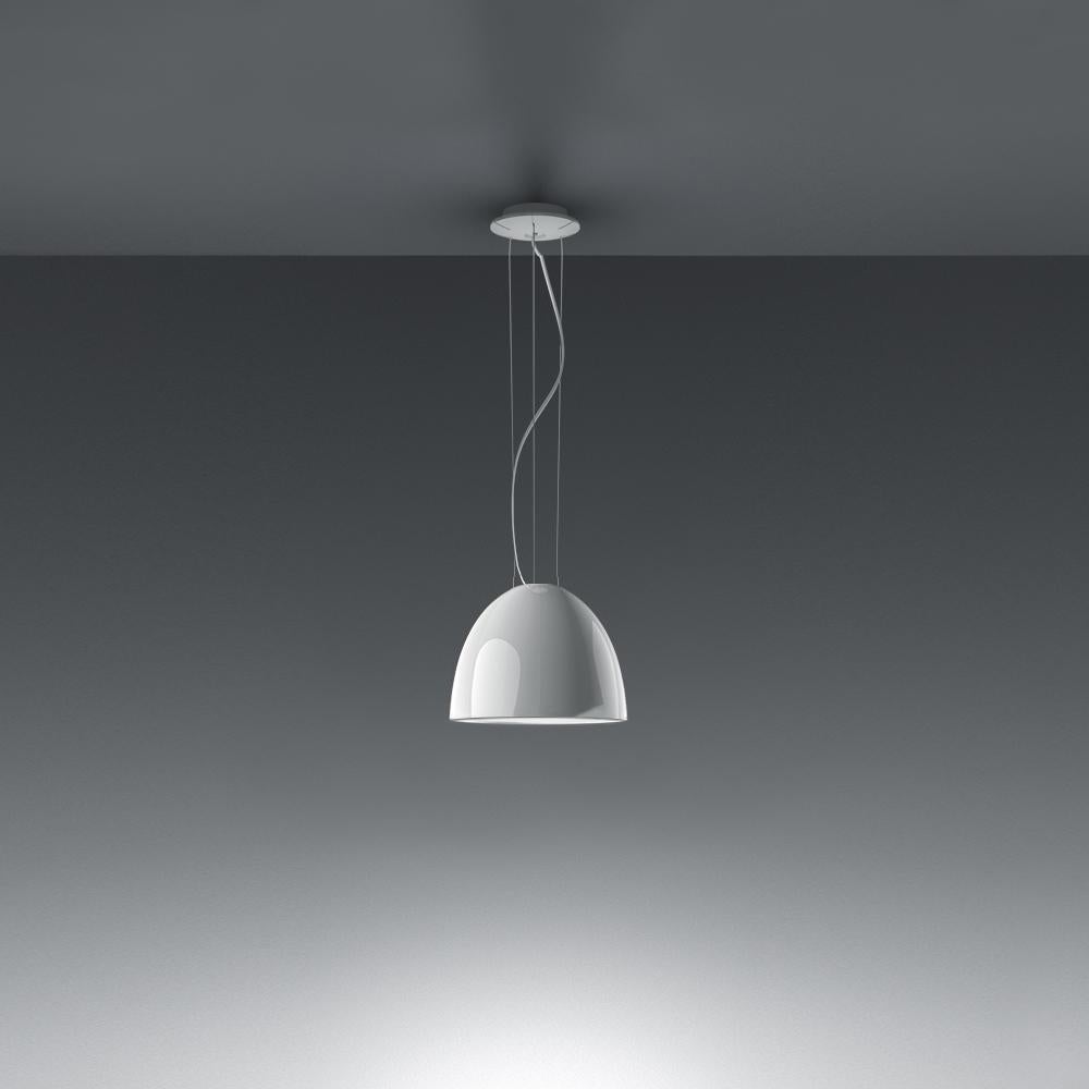 A system for the metamorphosis of light, Nur suspension has a sleek, contemporary dome shape that provides direct down lighting, with a sanded glass top that also allows a softer, more subtle diffused light to escape.
Nur creates indirect light