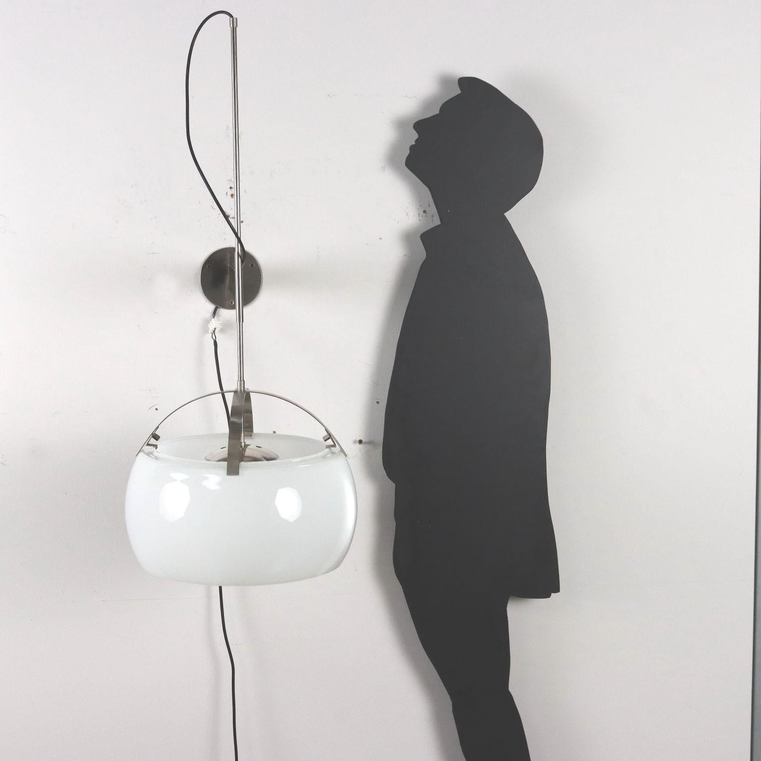 Wall lamp with height-adjustable stem, matt nickel-plated brass structure, white glass diffuser.