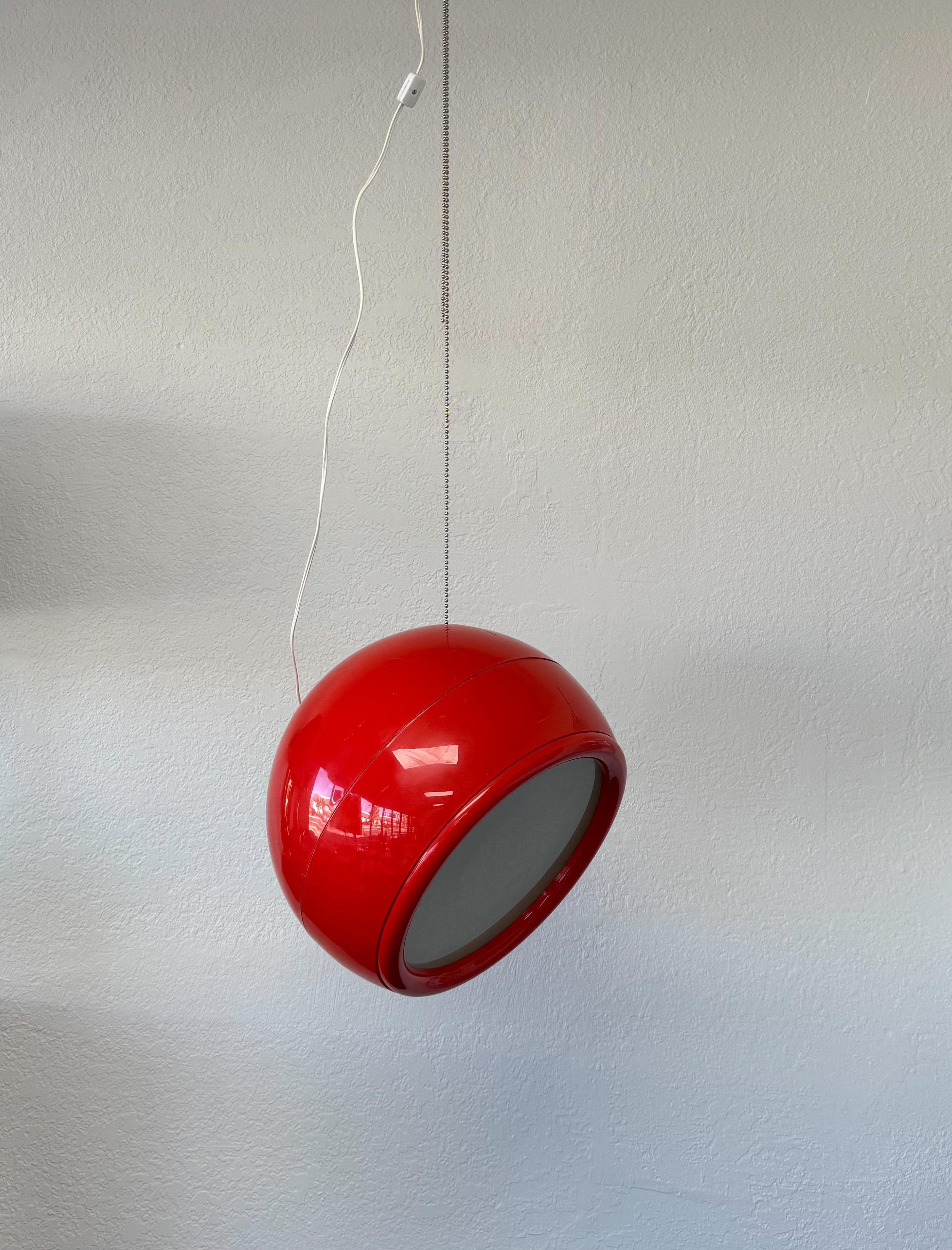 Lampada a sospensione rossa 'Pallade' di Artemide da Studio Tetrarch In condizioni buone in vendita a Palm Springs, CA