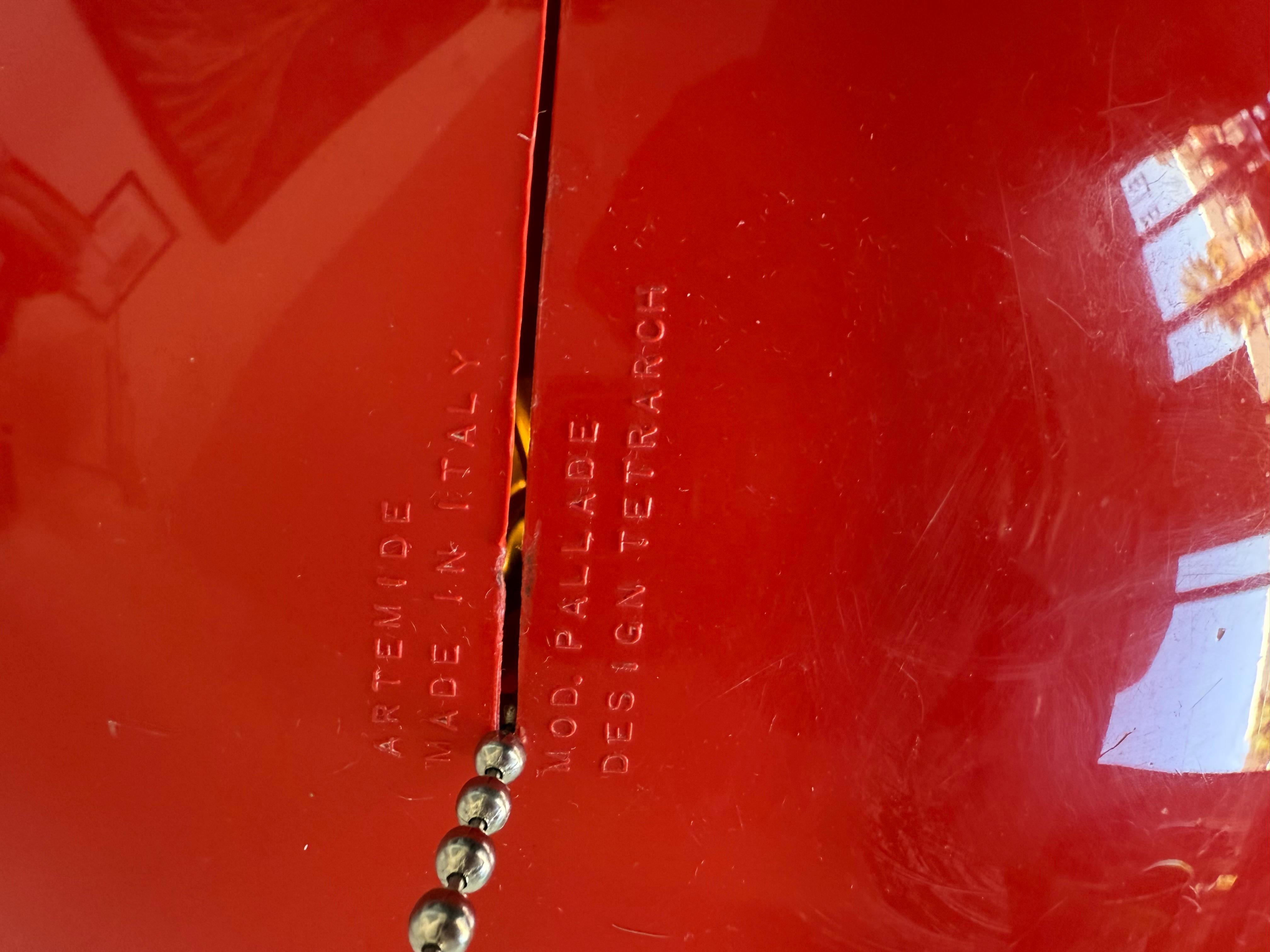 Vetro Lampada a sospensione rossa 'Pallade' di Artemide da Studio Tetrarch in vendita