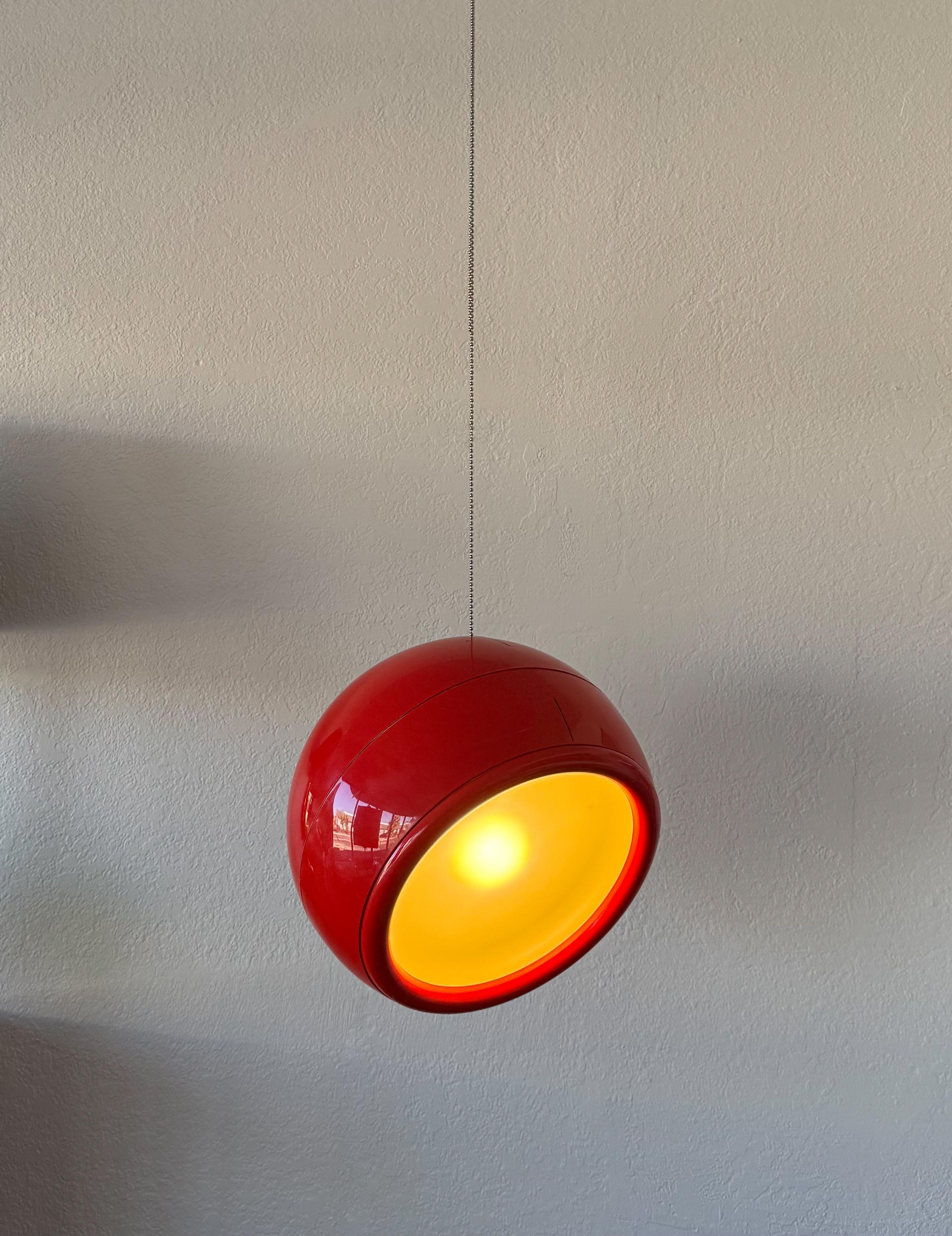 Lampada a sospensione rossa 'Pallade' di Artemide da Studio Tetrarch in vendita 2