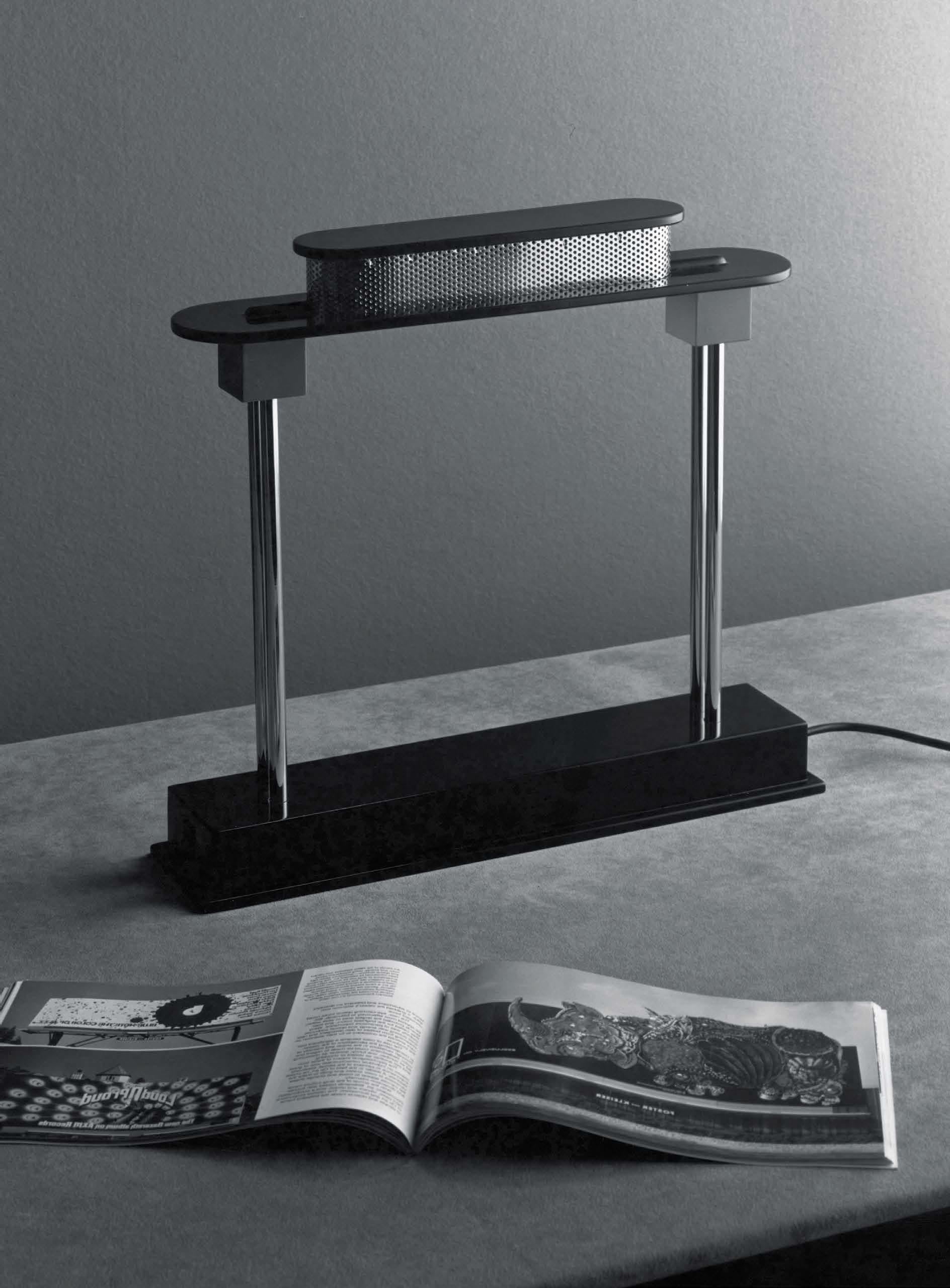 Lampe de table Artemide Pausania LED en noir et vert par Ettore Sottsass Neuf - En vente à Hicksville, NY