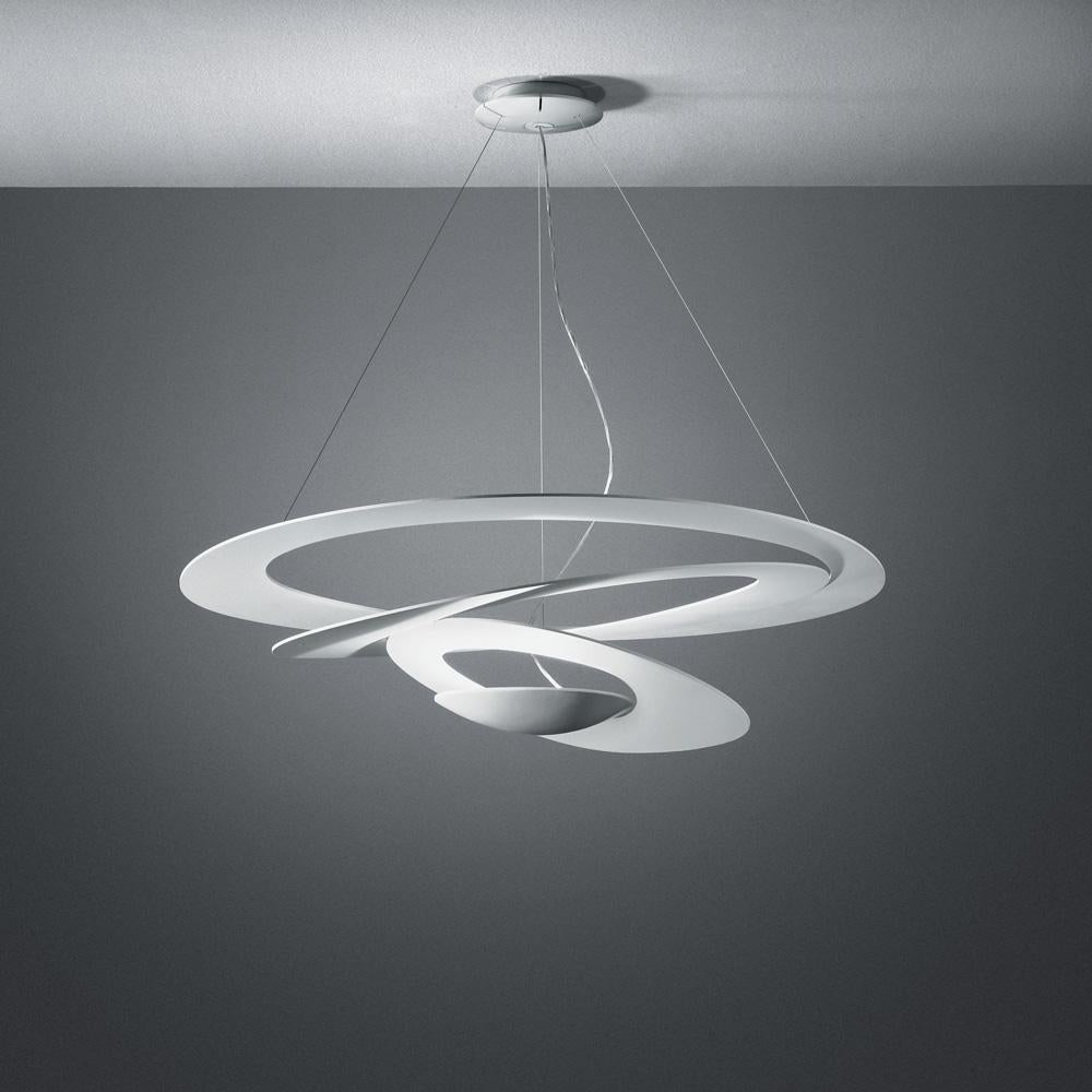 Spirals gently descend delivering sculptural light effects. Painted aluminum body in white or black. 
Flexible painted steel structure, covered with a natural anti-yellowing silicone case.
Full size, mini and micro for wall, ceiling and