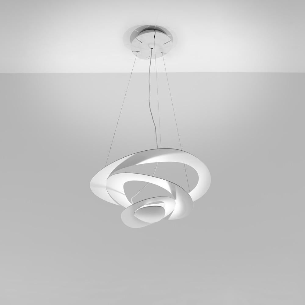 Spirals gently descend delivering sculptural light effects. Painted aluminum body in white or black. 

Full size, mini and micro for wall, ceiling and suspension.
This item is currently only available in North America.