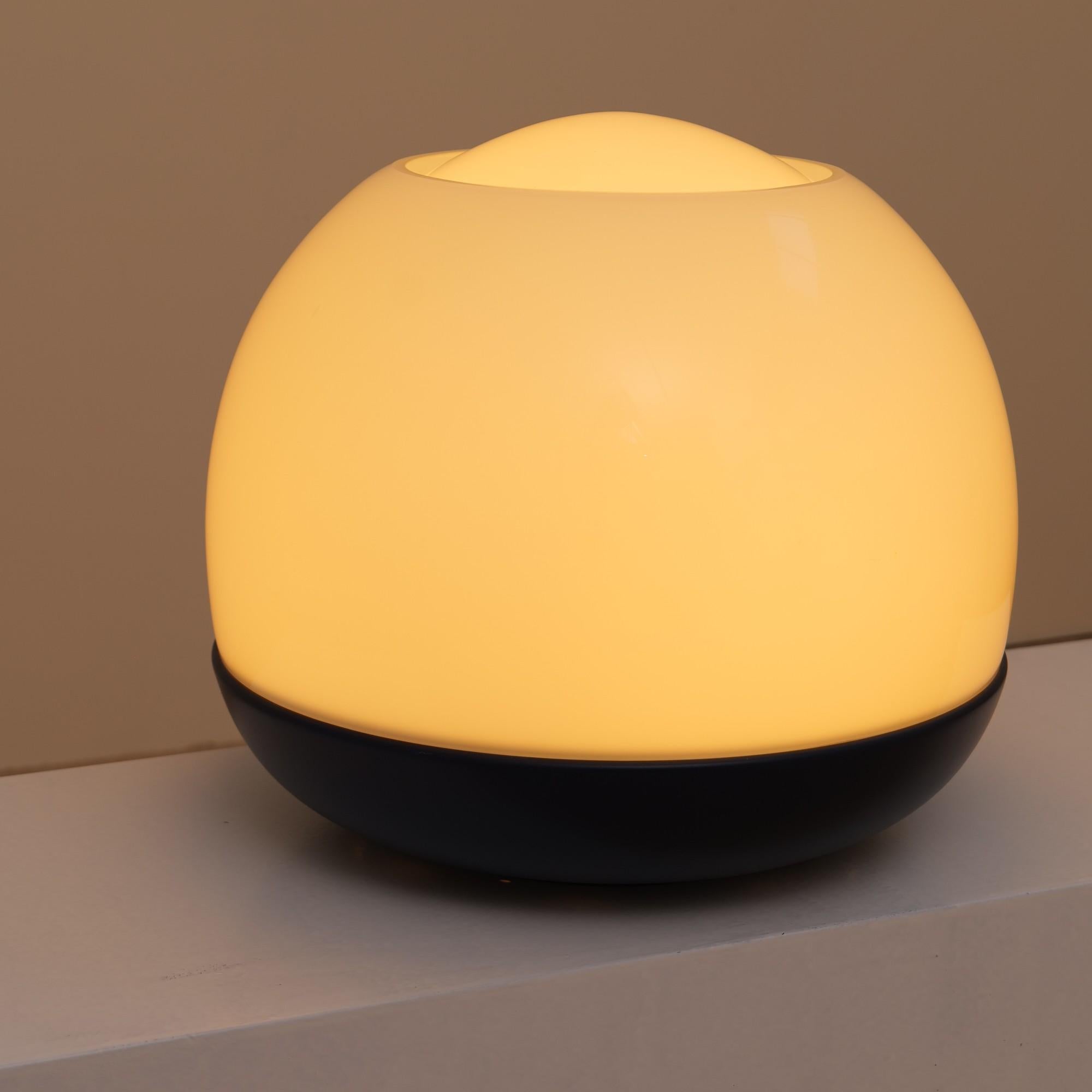 Mid-Century Modern Artemide Platea lamp by Leonardo Ferrari & Franco Mazzucchelli For Sale