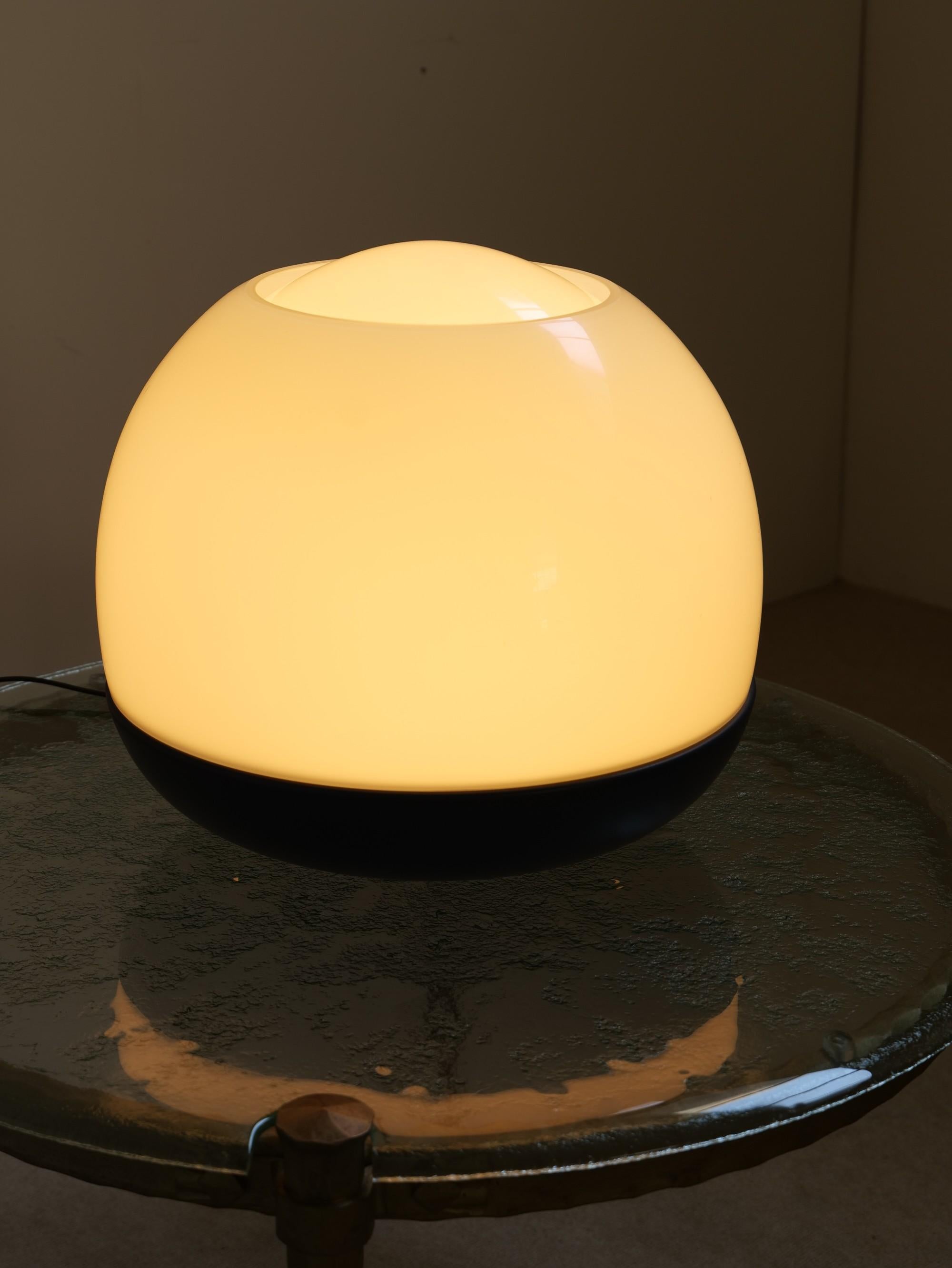 Late 20th Century Artemide Platea lamp by Leonardo Ferrari & Franco Mazzucchelli For Sale