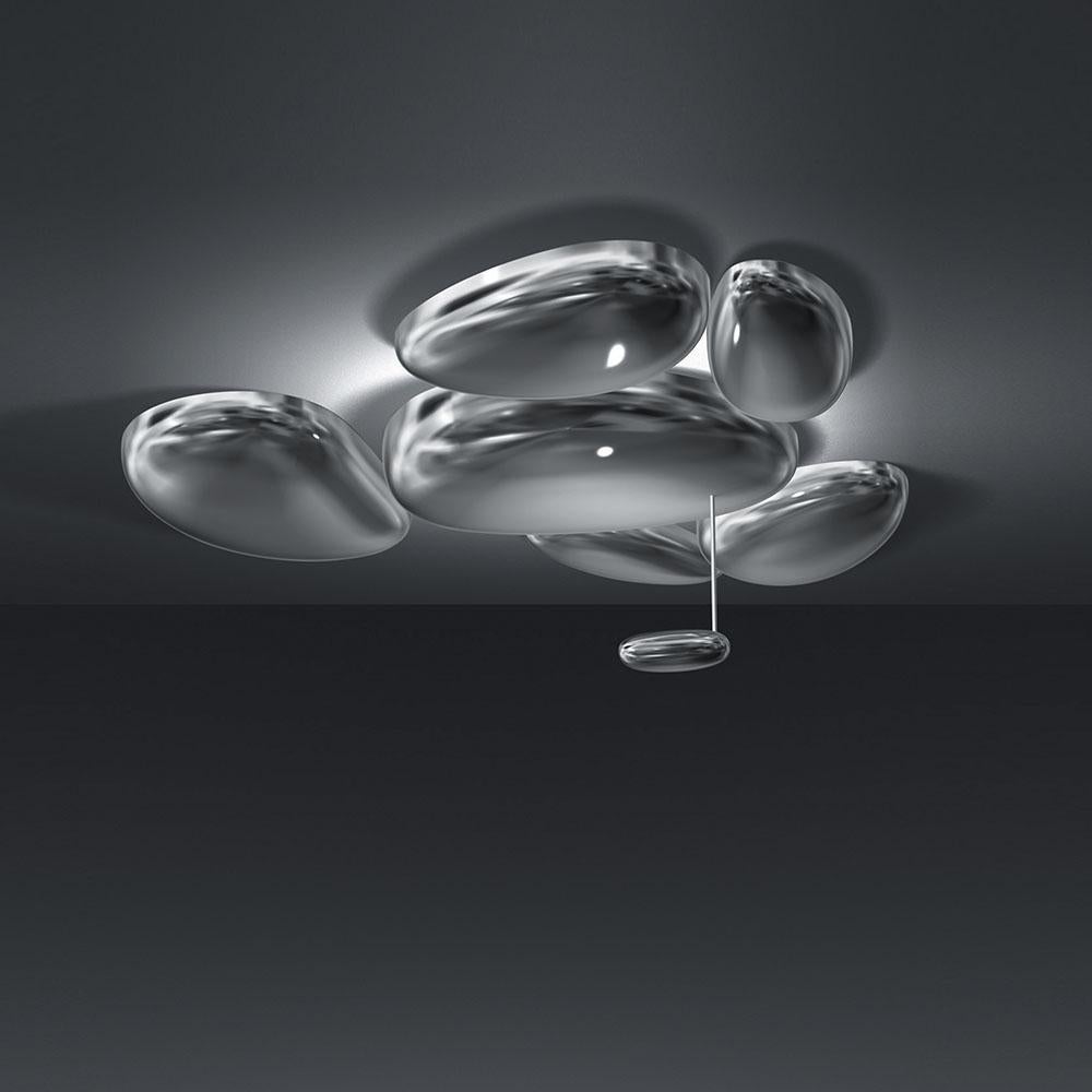 A sculpture, a light and/or both, Skydro consists of a mirrored ABS injection-molded reflective unit, a mirrored die-cast aluminum lighting unit and a painted steel bearing structure. For sculptural purpose only, the integrated lighting unit is not