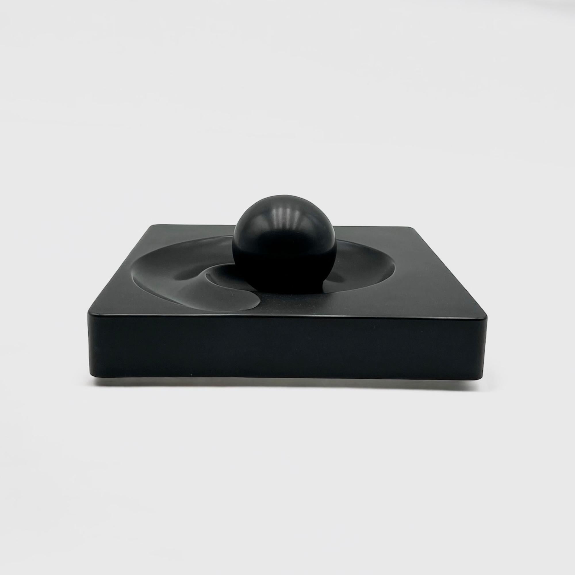 Artemide Spyros Melamine Sculpture in Glossy Black by Eleanor Peduzzi Riva, 70s 9