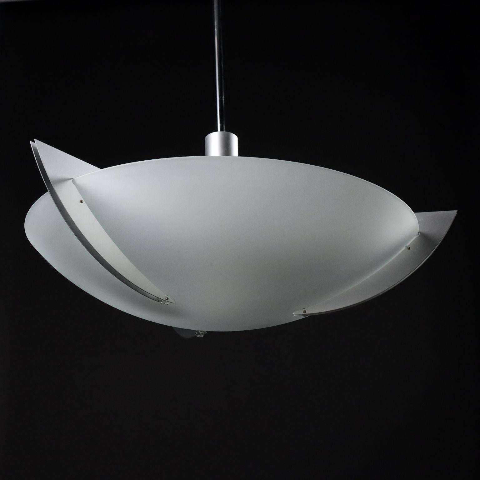 Lampada da soffitto; metallo cromato, vetro.