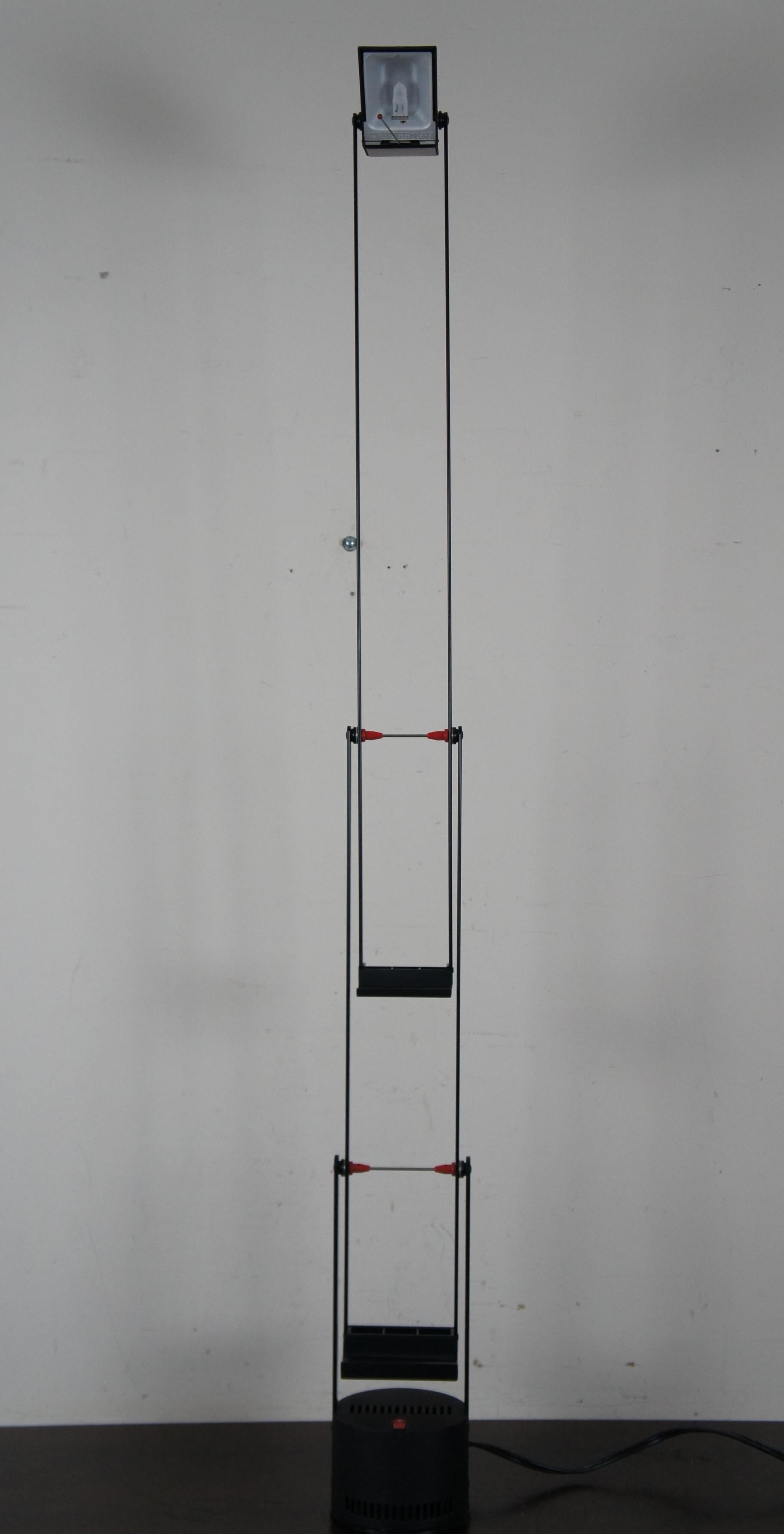 Artemide Tizio Richard Sapper Italian Swivel Table Desk Reading Lamp MCM In Good Condition In Dayton, OH