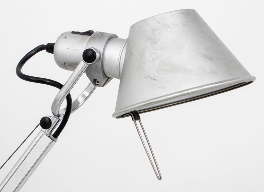 20ième siècle Lampe de bureau réglable Artemide Tolomeo en aluminium en vente