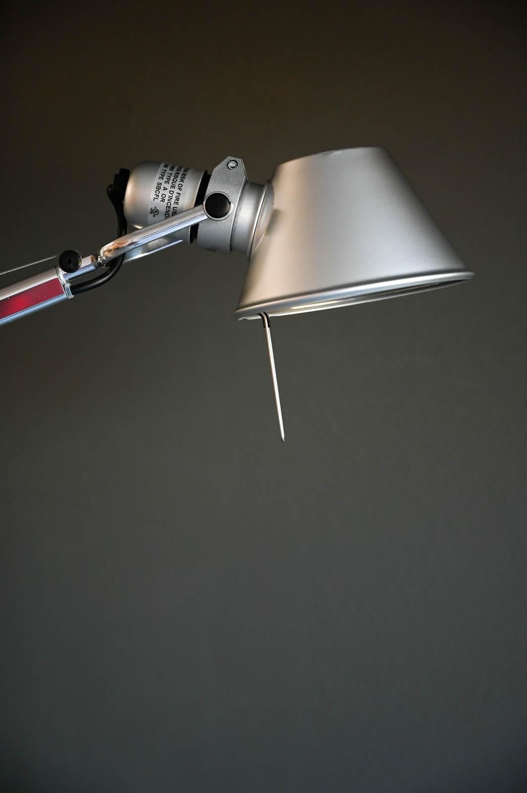 Mid-Century Modern Lampadaire Artemide Tolomeo de Michele de Lucchi et Giancarlo Fassina en vente