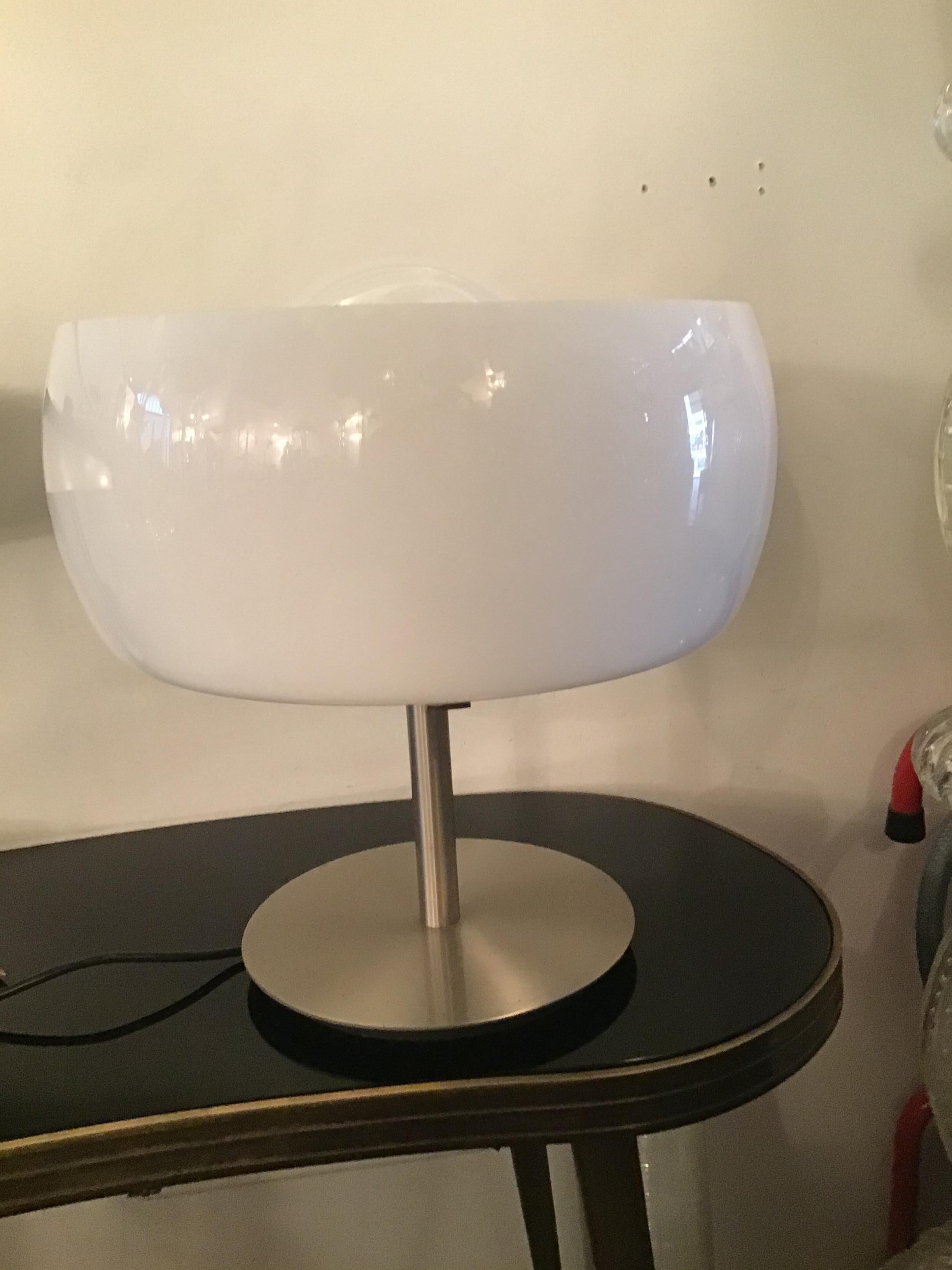 Artemide Vico Magistretti Tischlampe Glas Metall Chrom 1964 Italien.