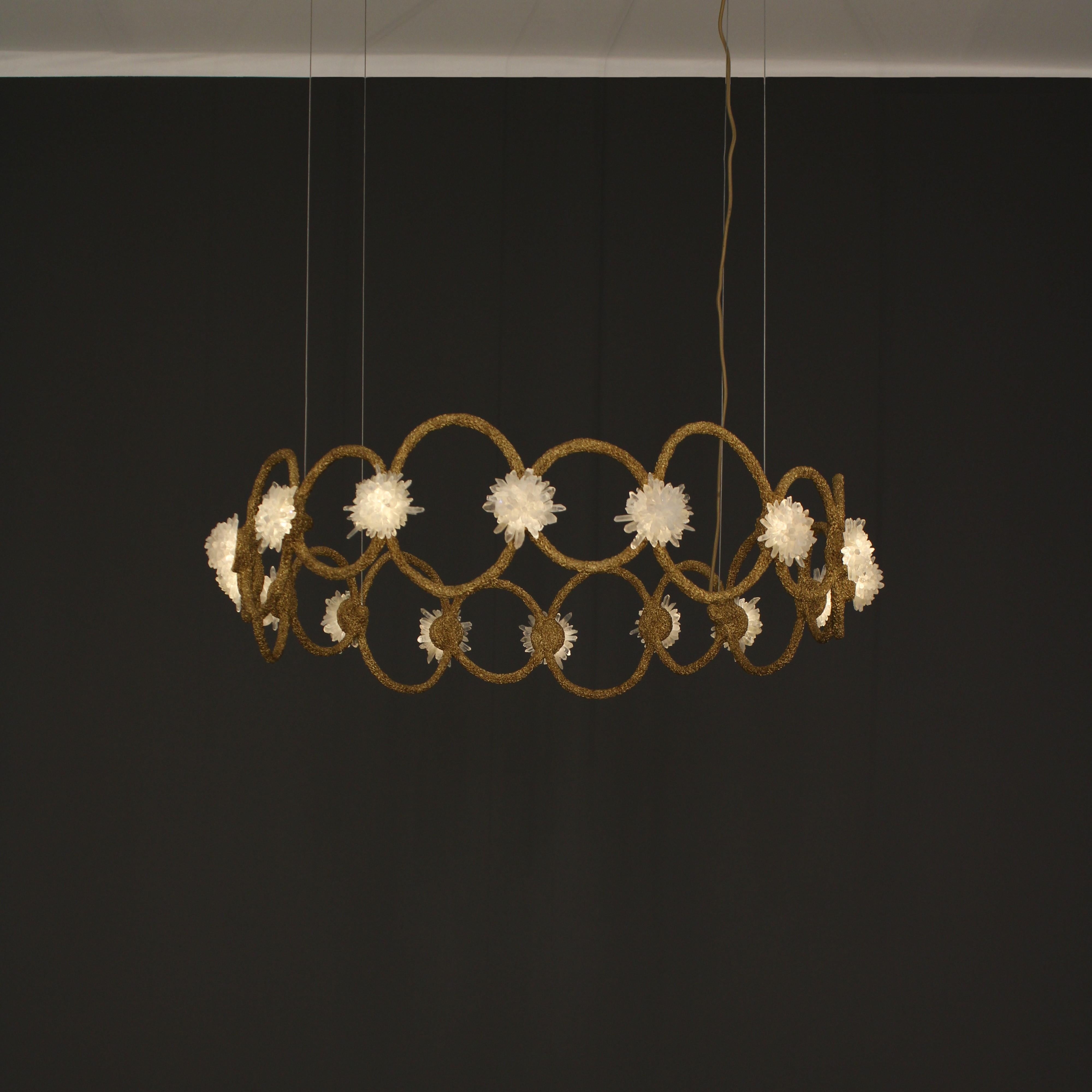 Lampe à suspension Artemis II par Artemis
Dimensions : D 85 x L 85 x H 25 cm. 
MATERIAL : Verre, métal, cristaux et quartz blanc.

Disponible en différentes finitions. Toutes nos lampes peuvent être câblées en fonction de chaque pays. Si elle est