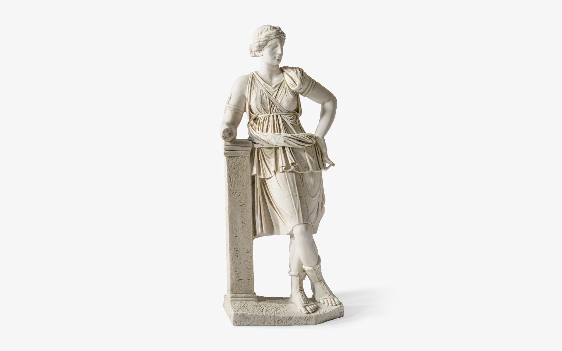 Artemis Mytilene-Skulptur mit komprimiertem Marmorsockel aus Istanbul. Museum (Klassisch-griechisch) im Angebot
