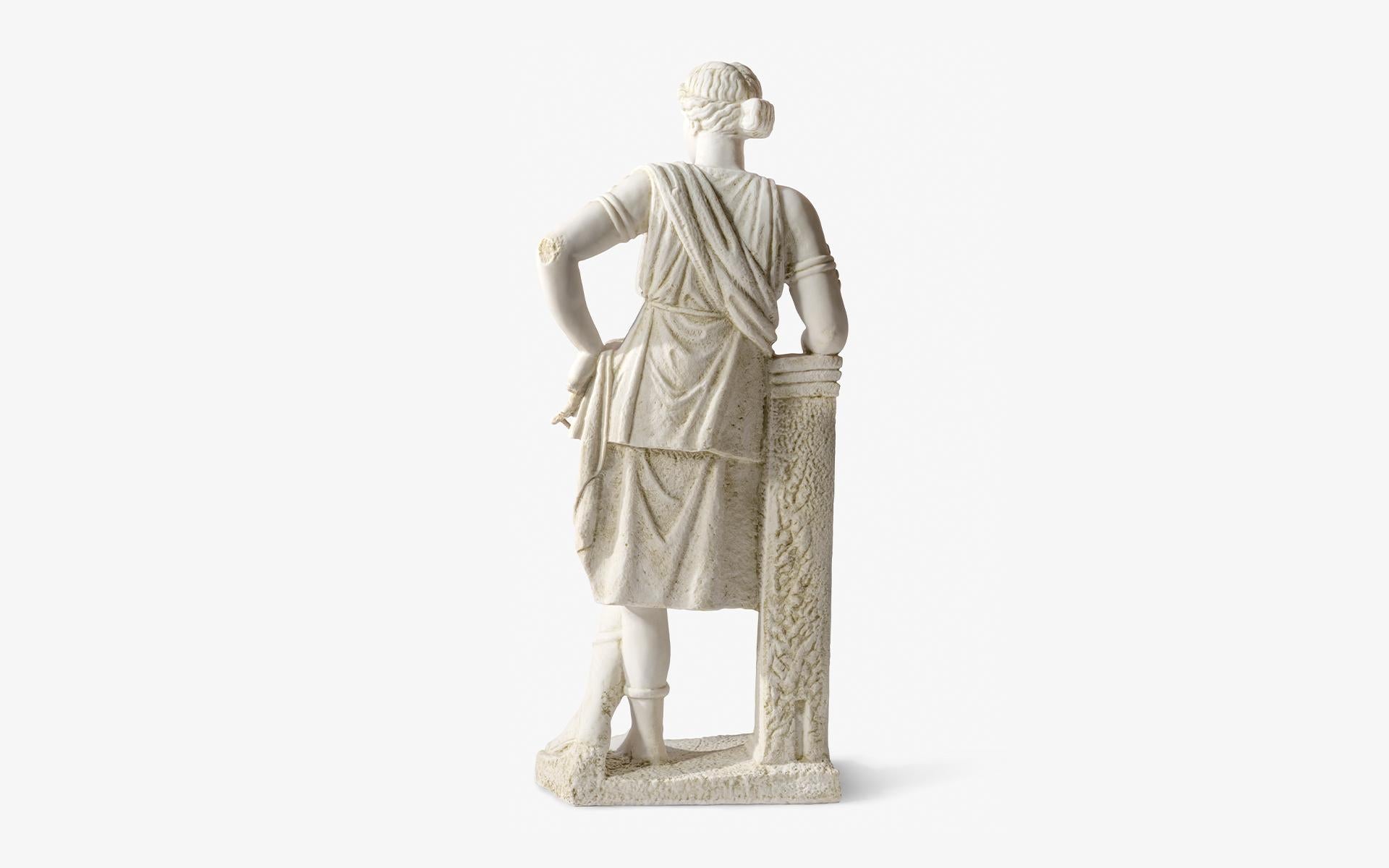 Artemis Mytilene-Skulptur mit komprimiertem Marmorsockel aus Istanbul. Museum (Gegossen) im Angebot