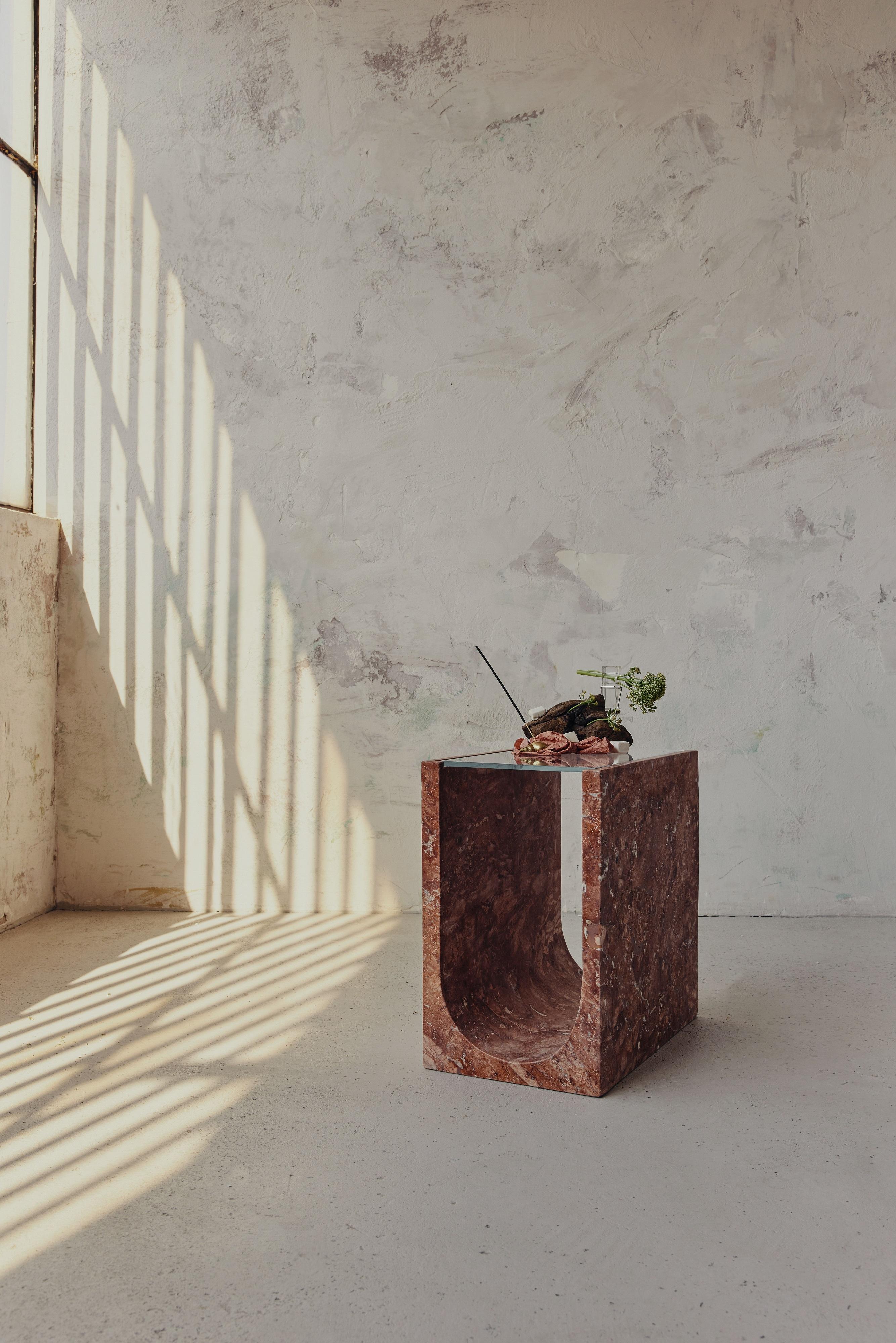 Autre Table d'appoint Artemis en travertin rouge par RAFFINATO en vente