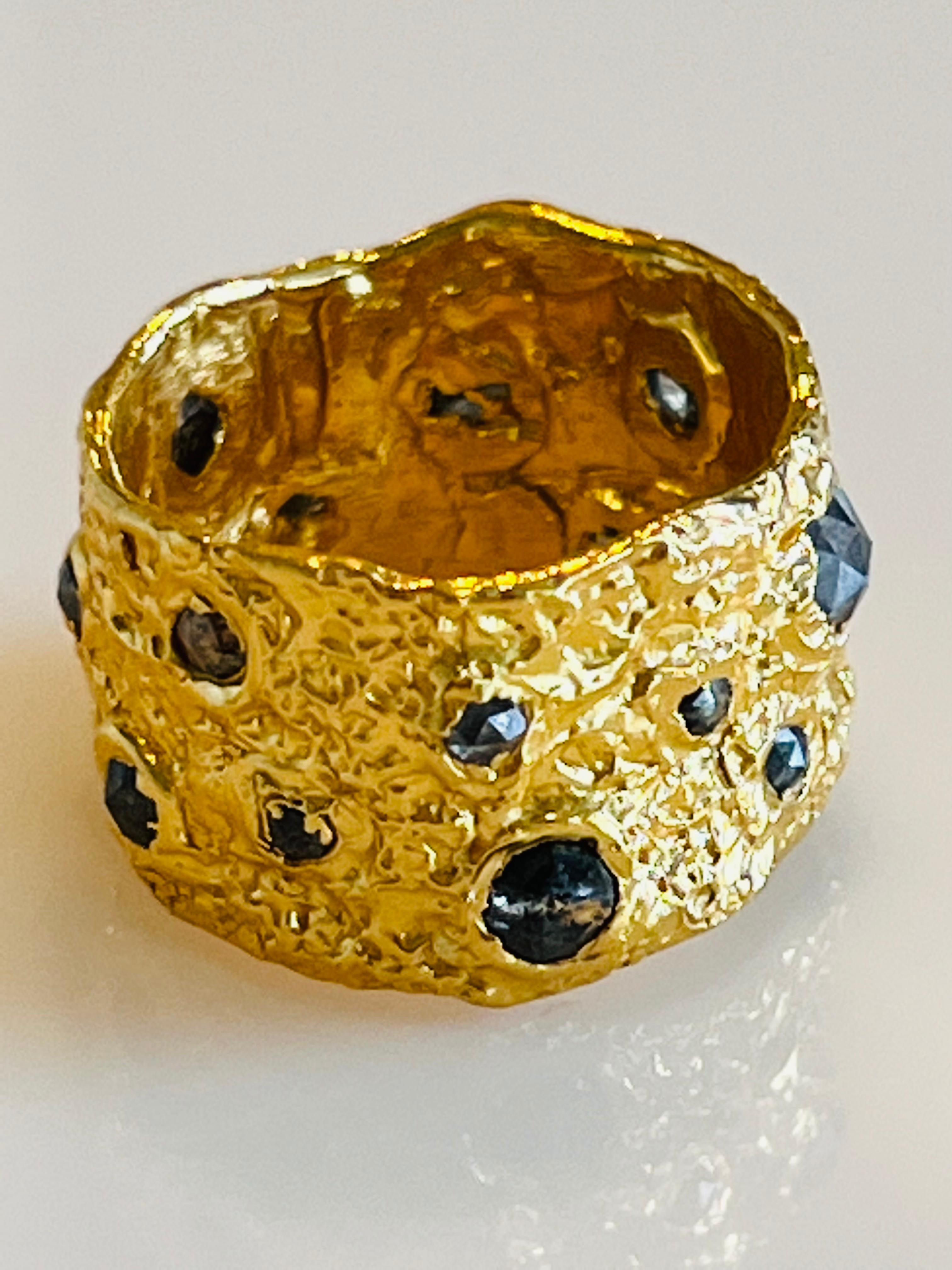 Artemis Salt and Pepper Diamond Ring in 22k Gold, by Tagili In New Condition In New York, NY