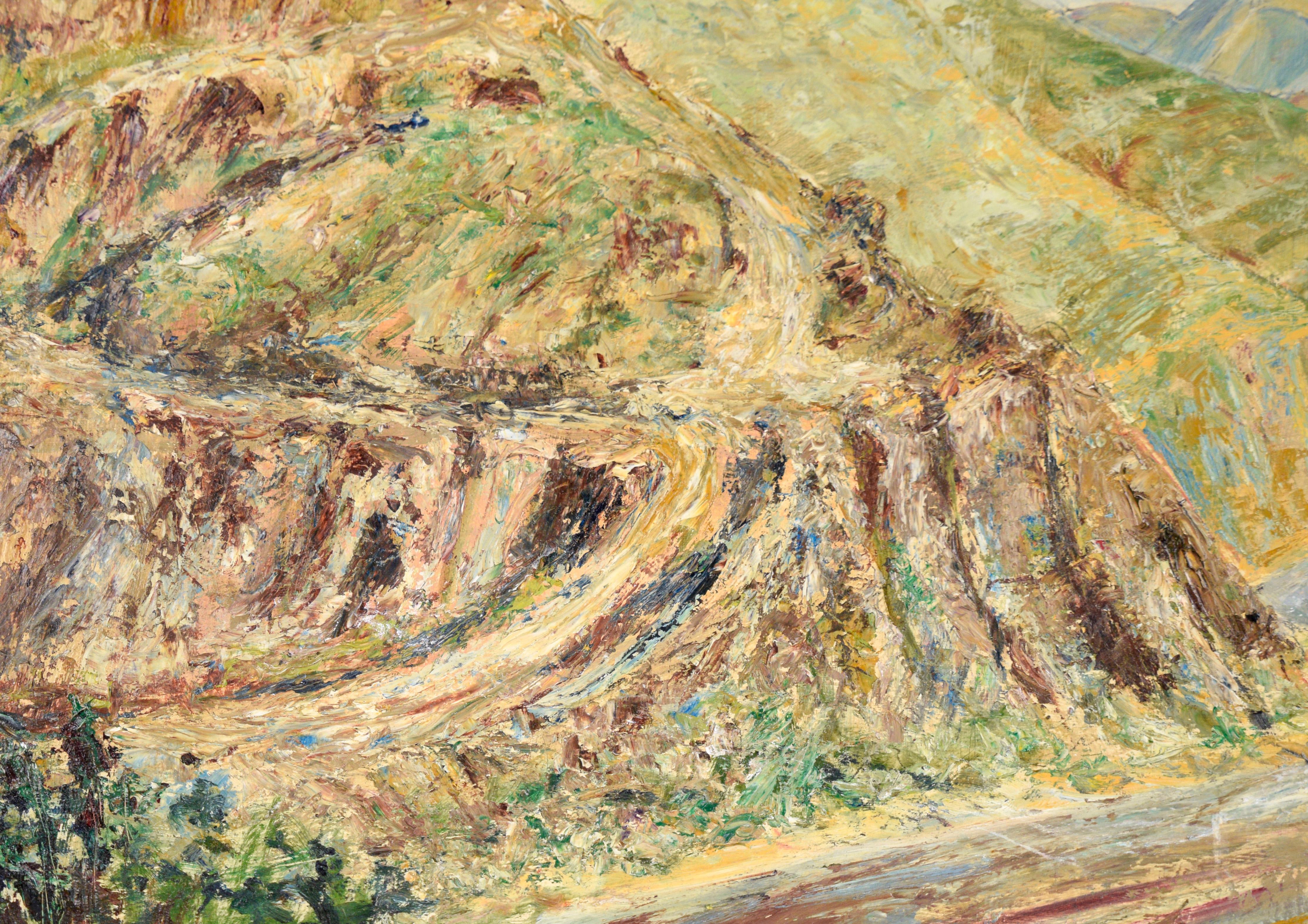 Bergstraßen-Landschaft in Öl auf Masonit

Helle und strukturierte Berglandschaft von Artemis Wilhelm (Amerikaner, 20. Jahrhundert). Der Betrachter steht auf einer Bergstraße, die sich am Rande einer Schlucht entlangschlängelt. Die Berge auf beiden