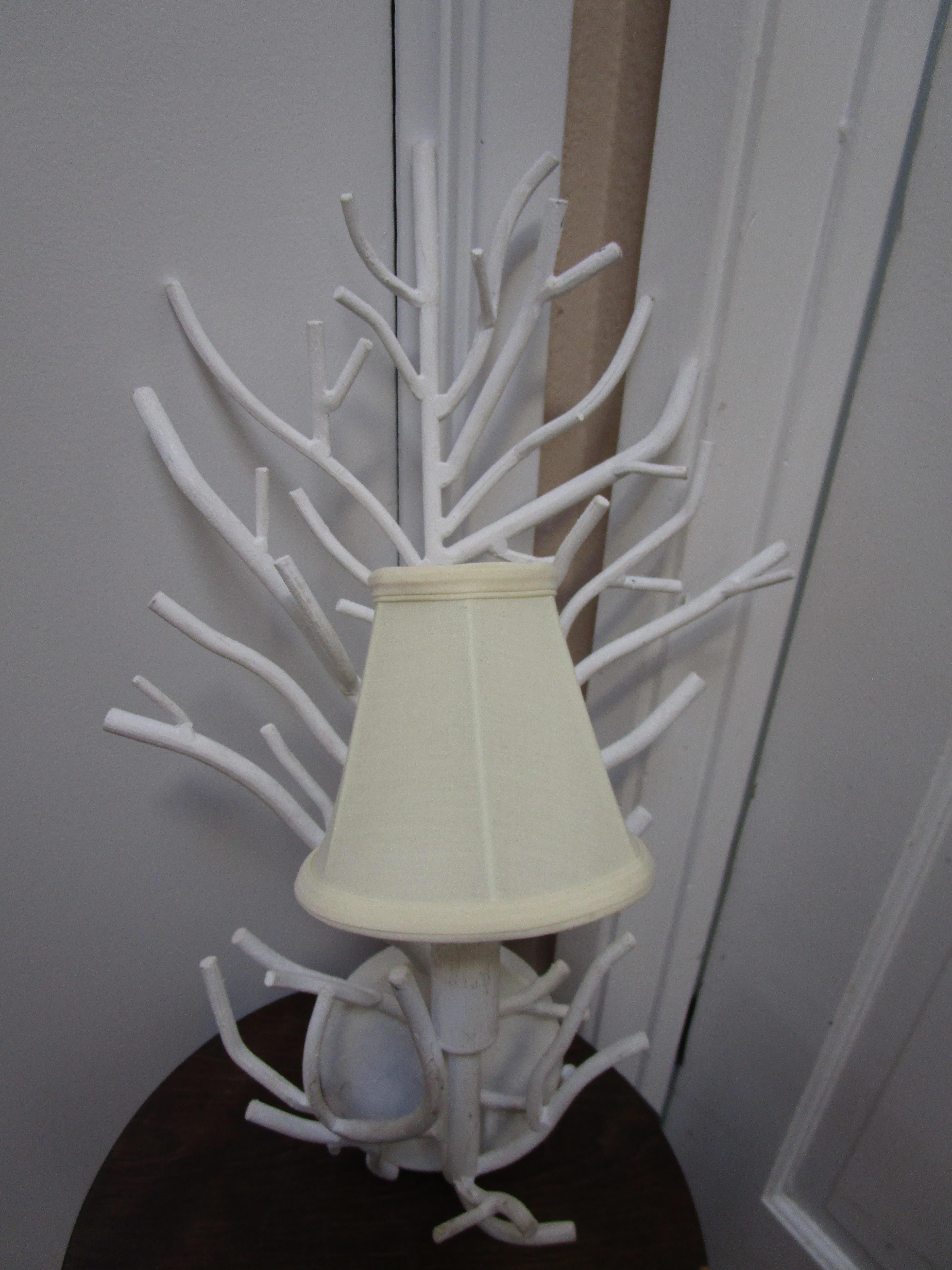 White Twig, Wandleuchter mit Koralleneffekt von Arteriors (Moderne) im Angebot