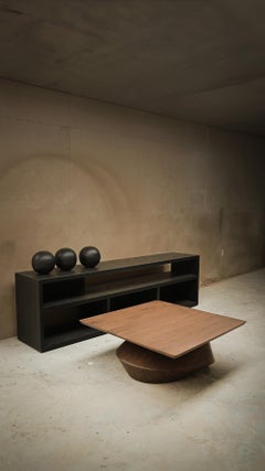 Tavolo rotondo artistico Solace 39: Realizzato da abili artigiani in noce